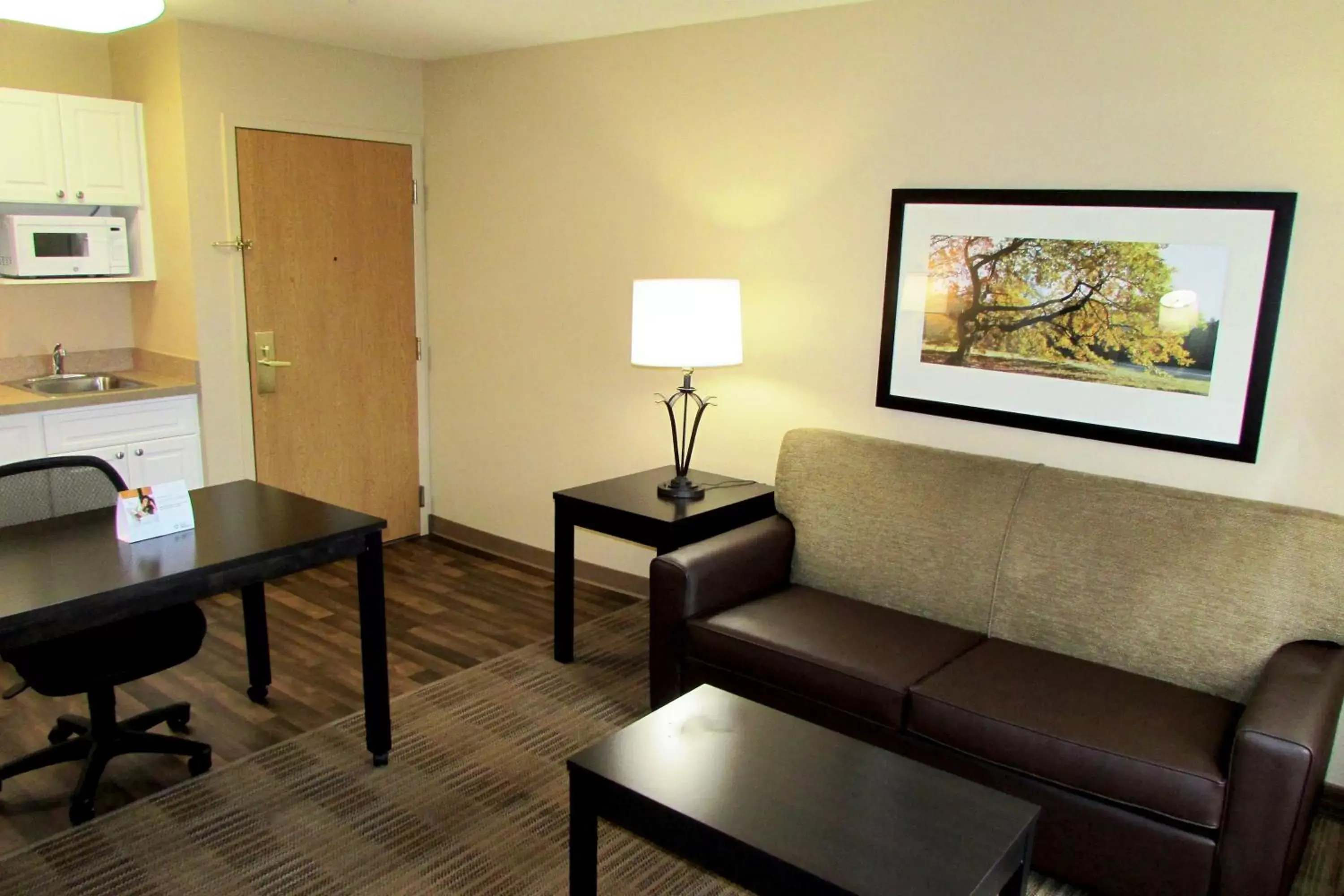 Kitchen or kitchenette, Seating Area in Extended Stay America Suites - Boston - Westborough - Computer Dr