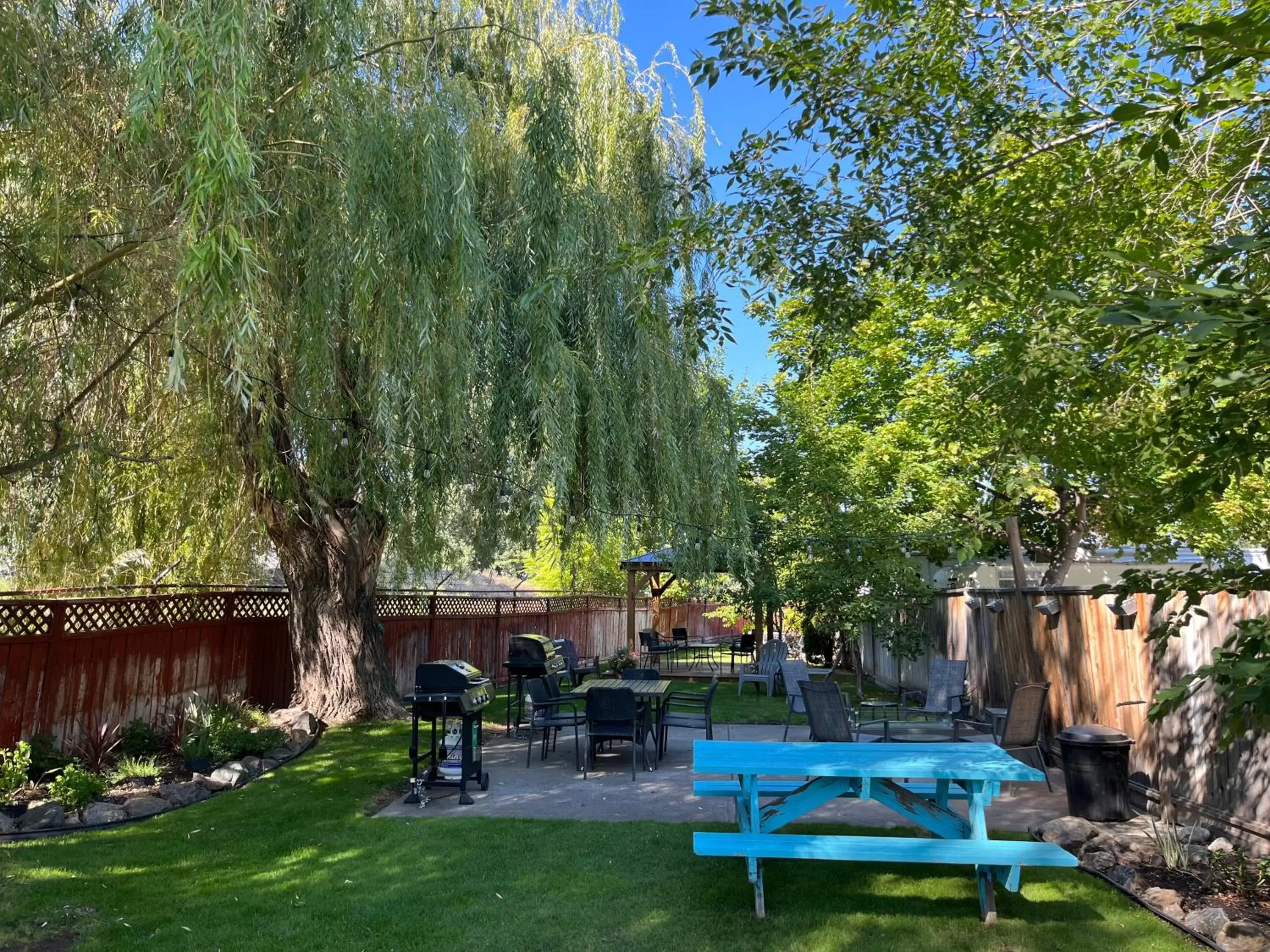 Garden in Lakeside Villa Inn & Suites