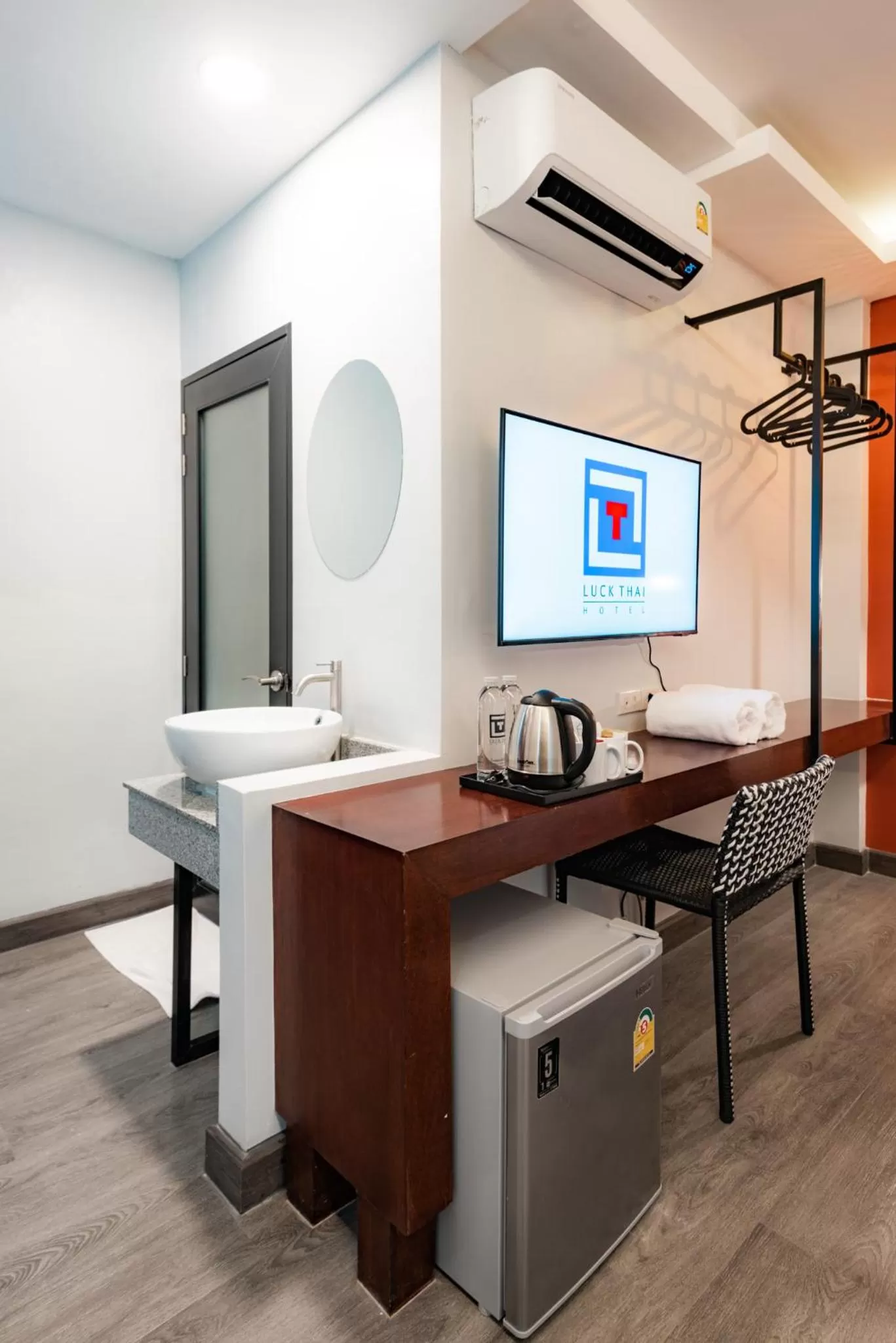 TV and multimedia in Luck Thai Hotel