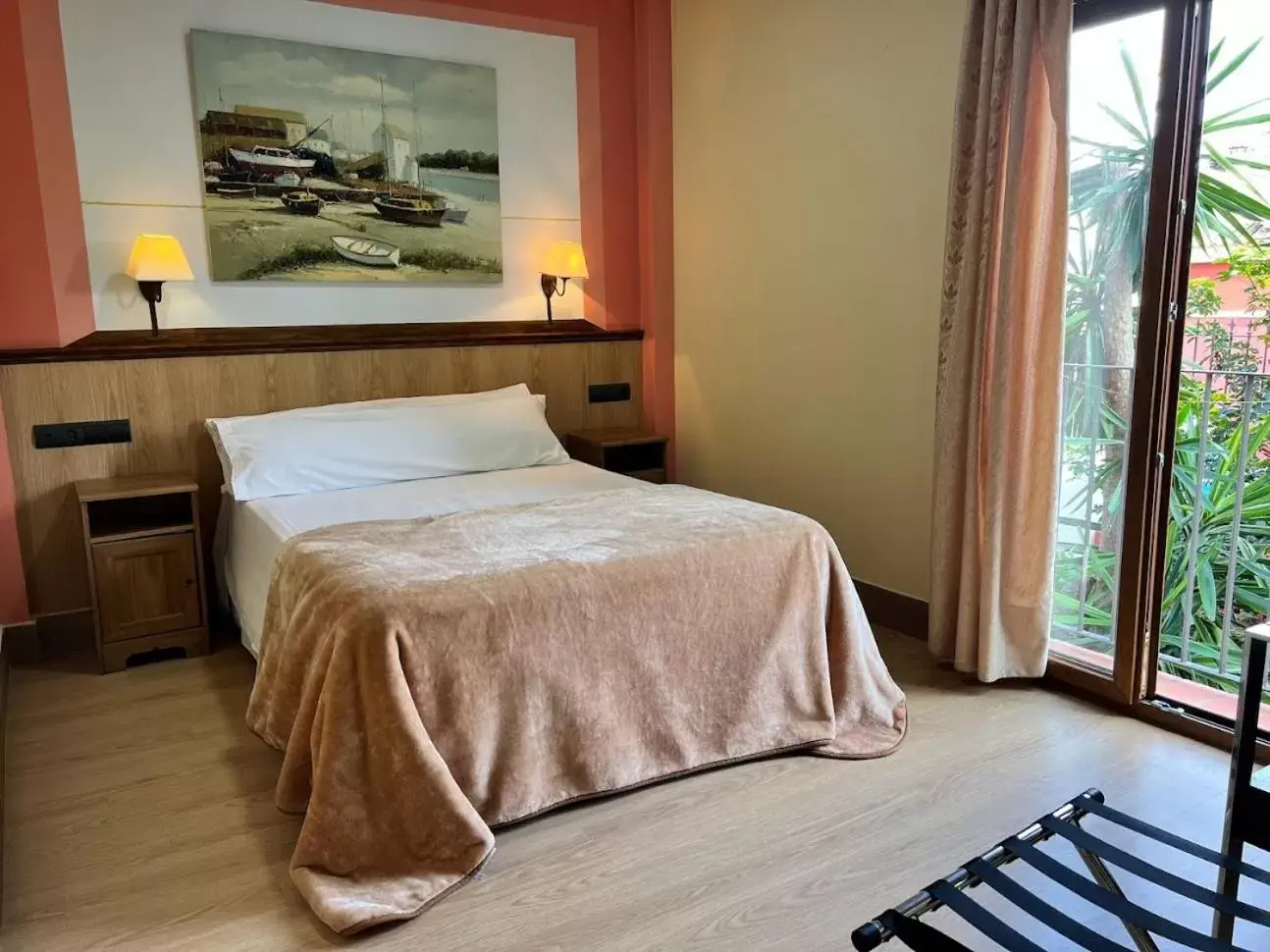 Property building, Bed in Hotel Pinomar