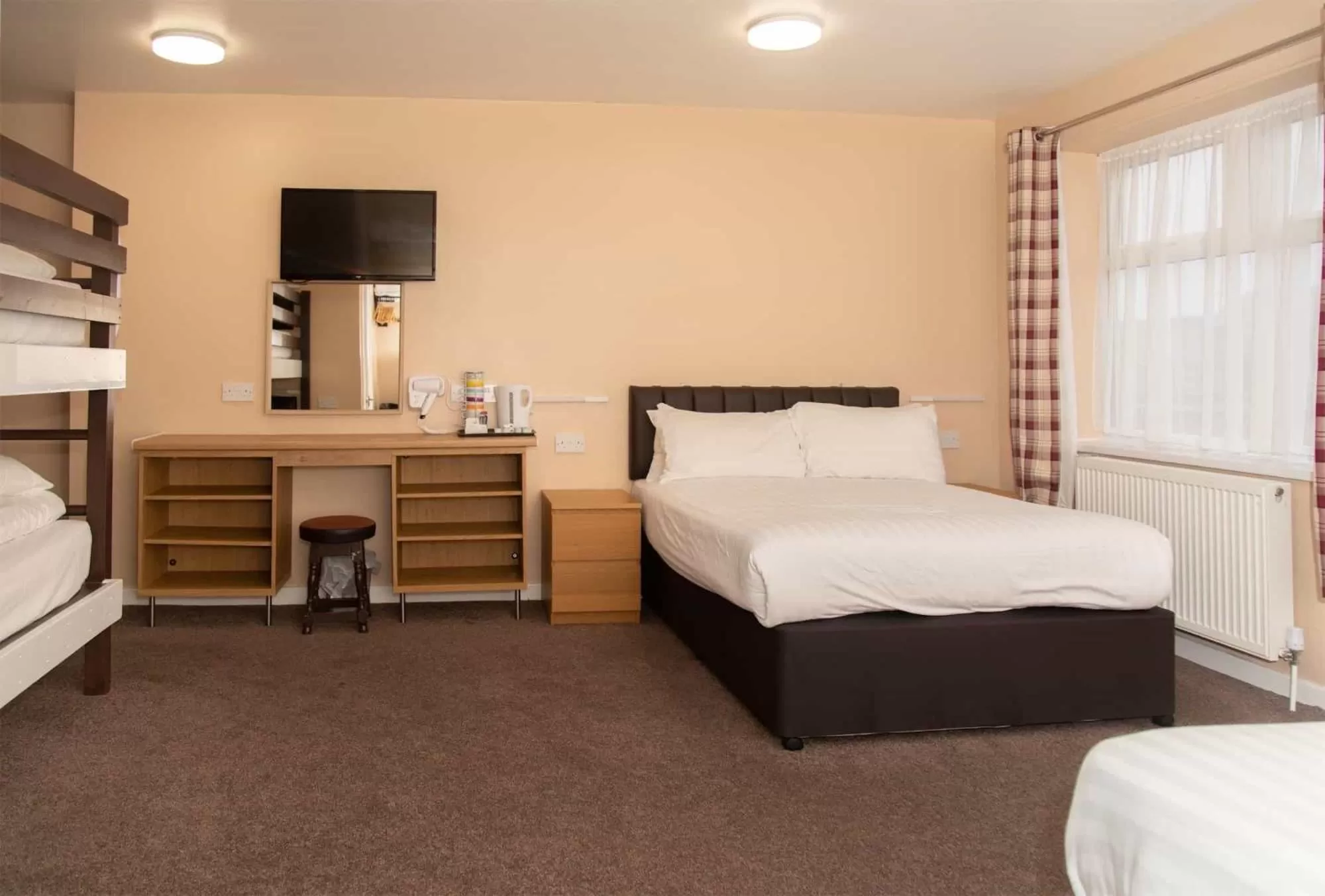 Bedroom, Bed in The Lawton