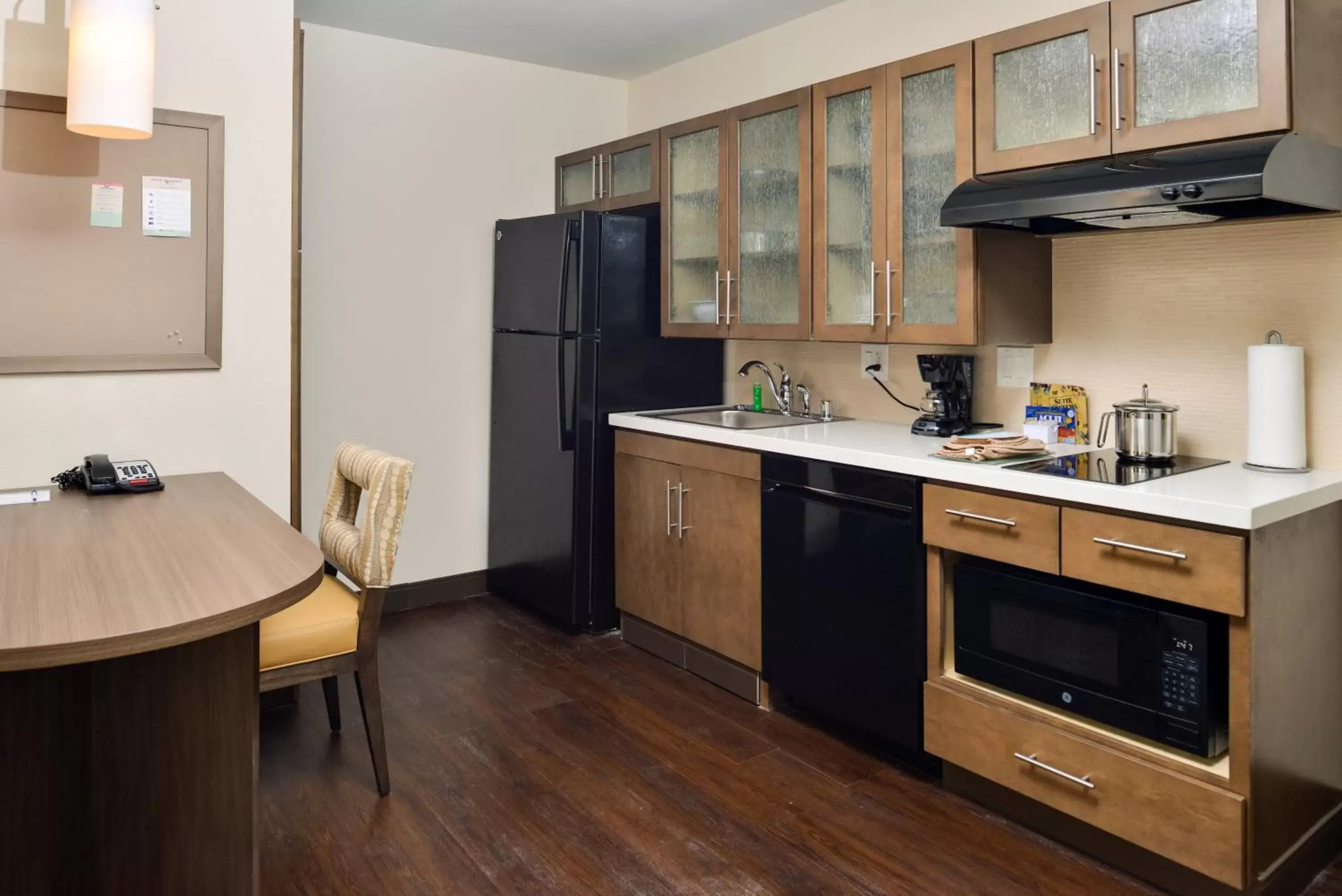 Photo of the whole room, Kitchen/Kitchenette in Candlewood Suites - Lodi, an IHG Hotel