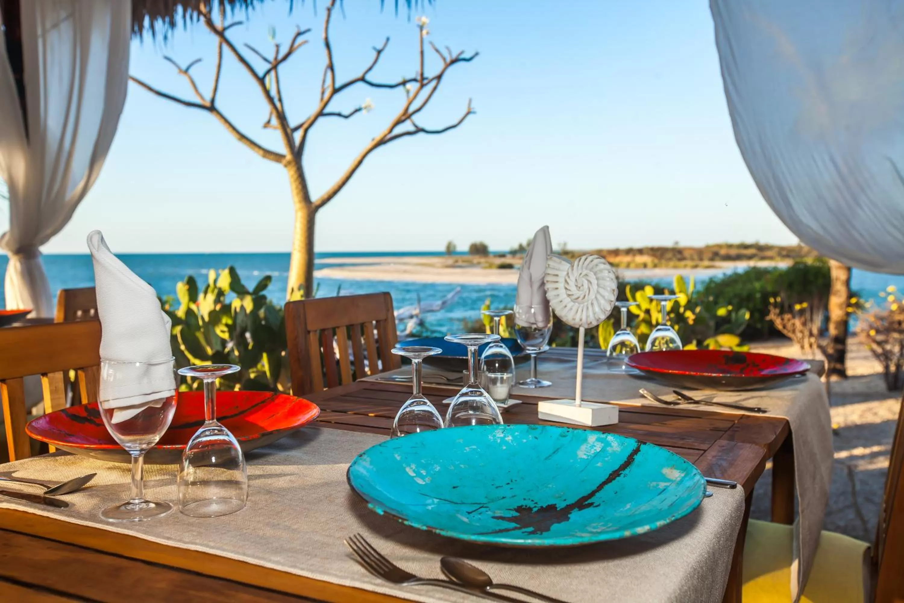 Restaurant/places to eat in Antsanitia Resort