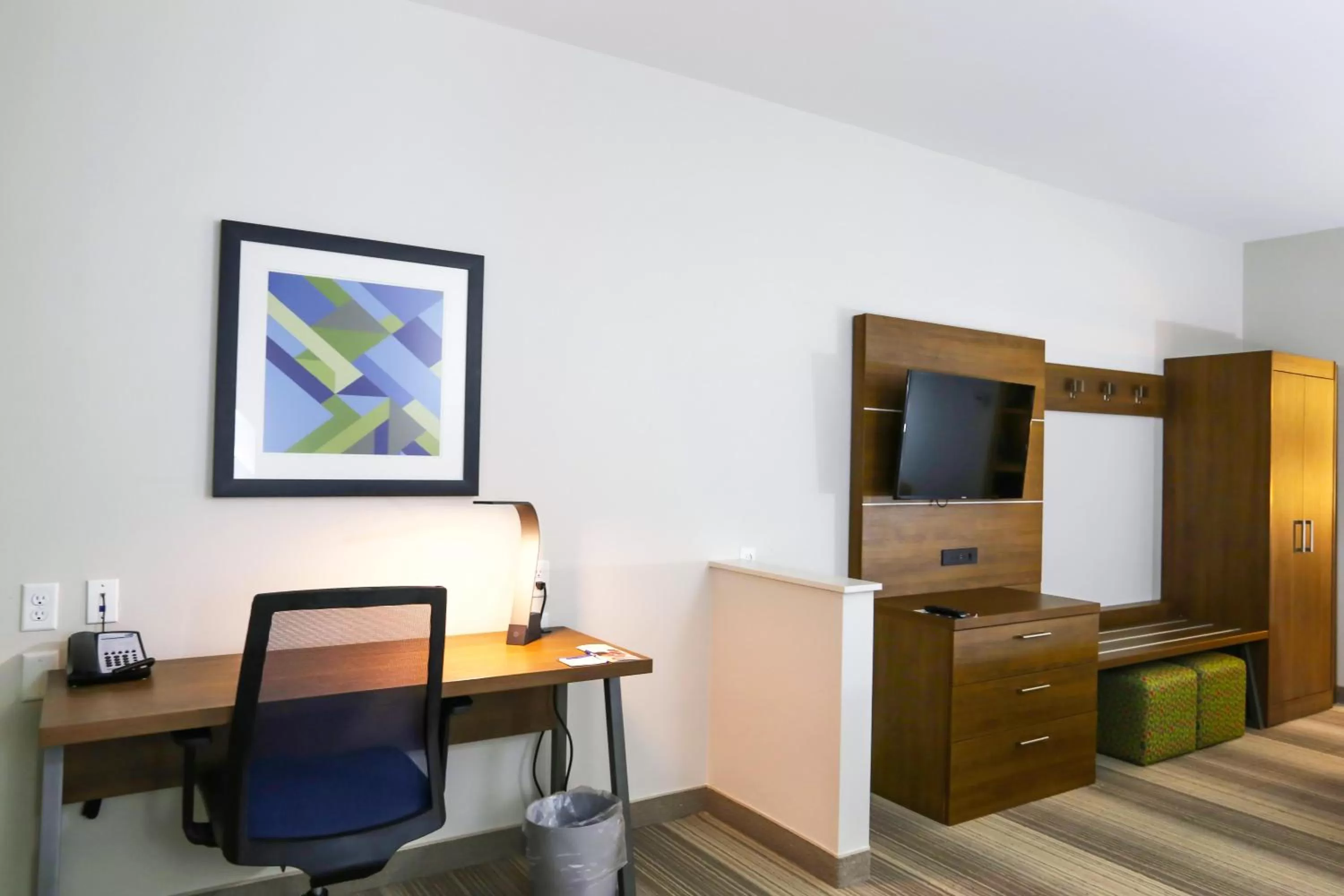 Photo of the whole room in Holiday Inn Express & Suites - Houston IAH - Beltway 8 by IHG