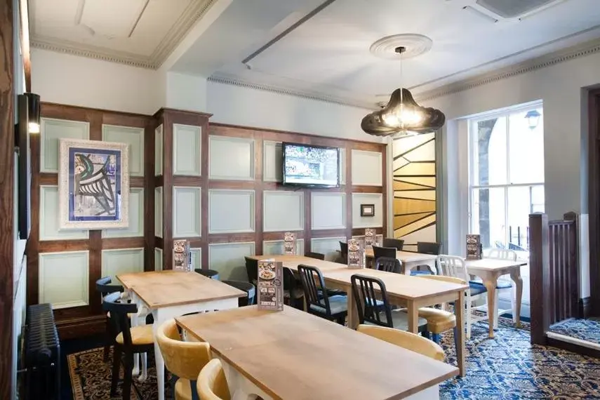 Restaurant/Places to Eat in The Guildhall and Linen Exchange Wetherspoon