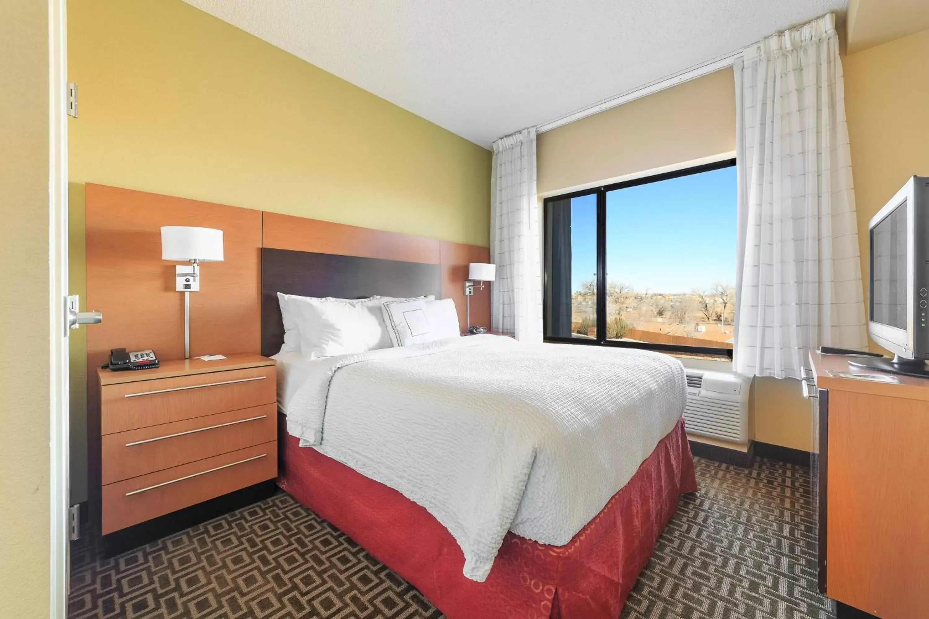 Bedroom, Bed in TownePlace Suites Farmington