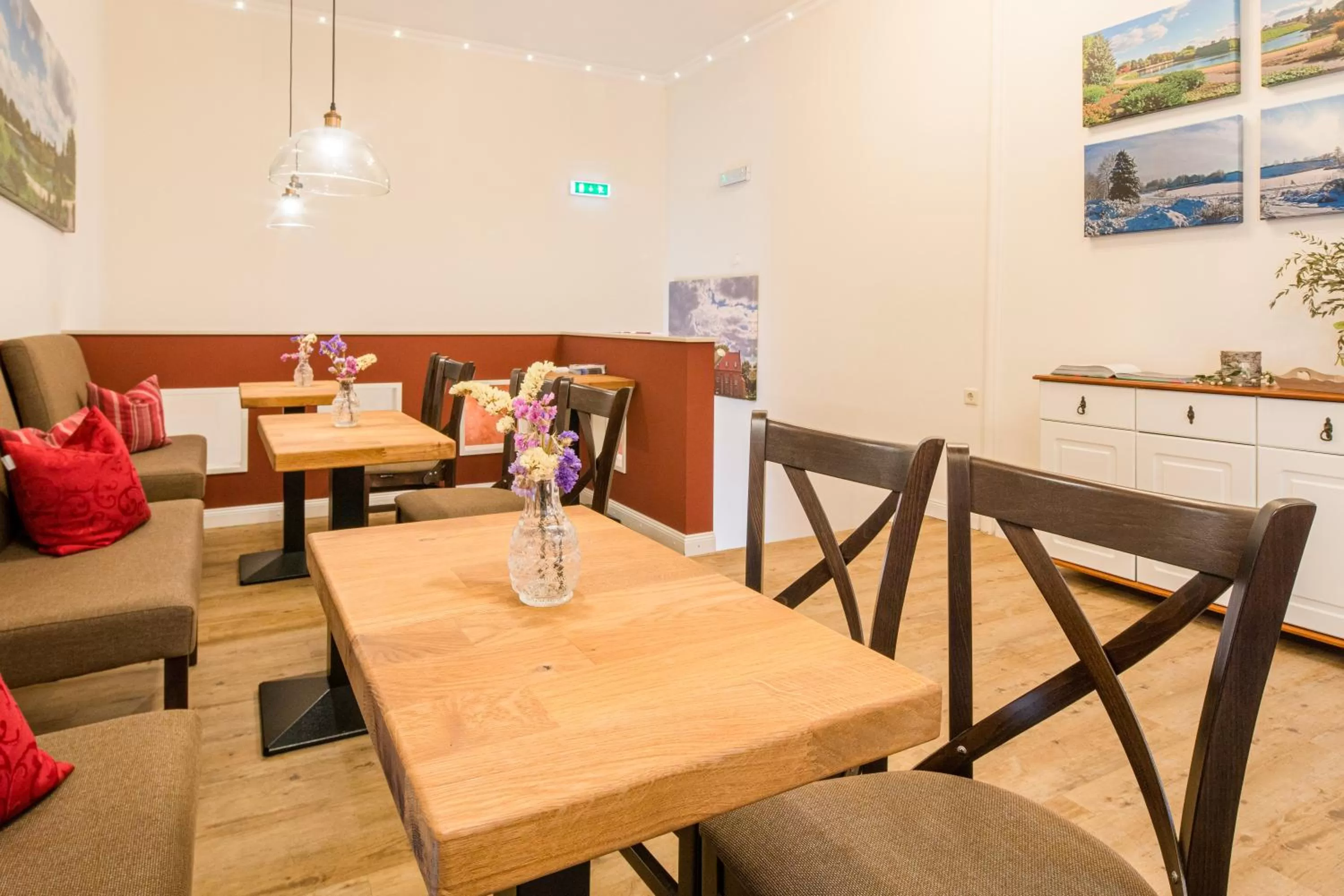 Lounge or bar in Schäfers Hotel, Self-Check-in, Cafe und Bäcker am Hotel