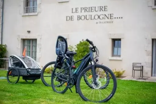 Cycling in Le Prieuré de Boulogne