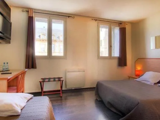 Standard Triple Room in Logis Hôtel Restaurant Le Drakkar