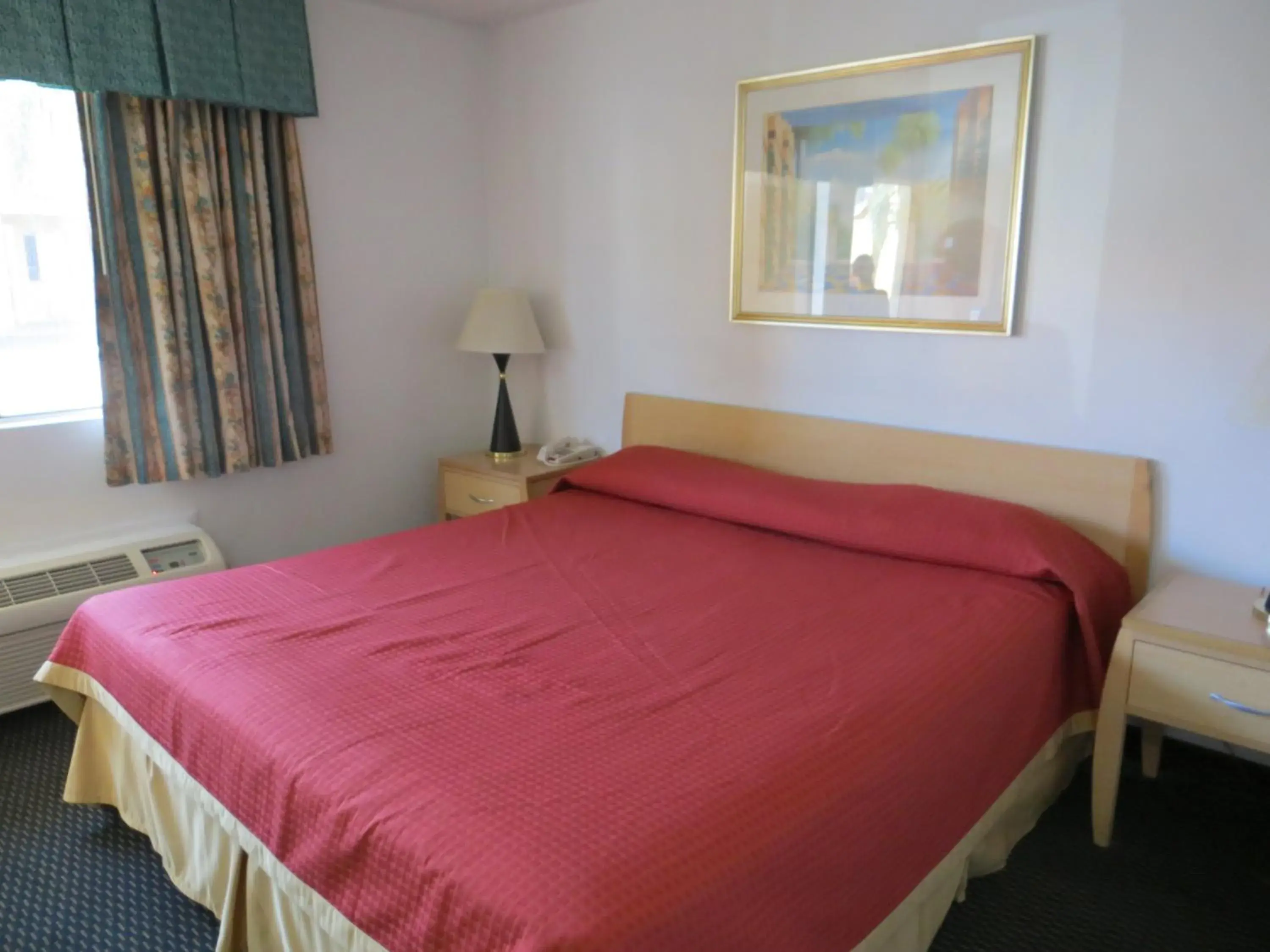 Day, Bed in Riverside Inn & Suites