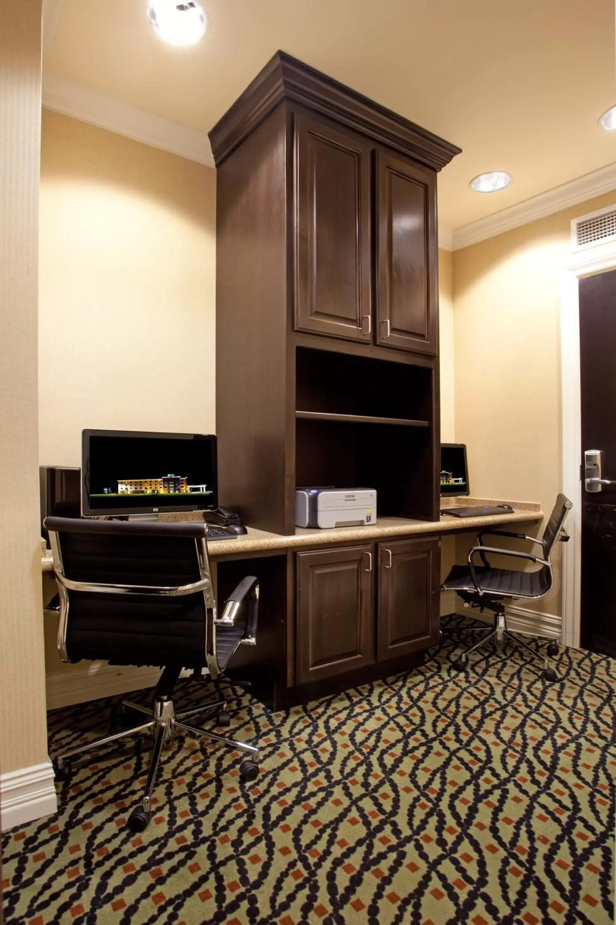 Other, TV/Entertainment Center in Holiday Inn Express and Suites Newberry, an IHG Hotel