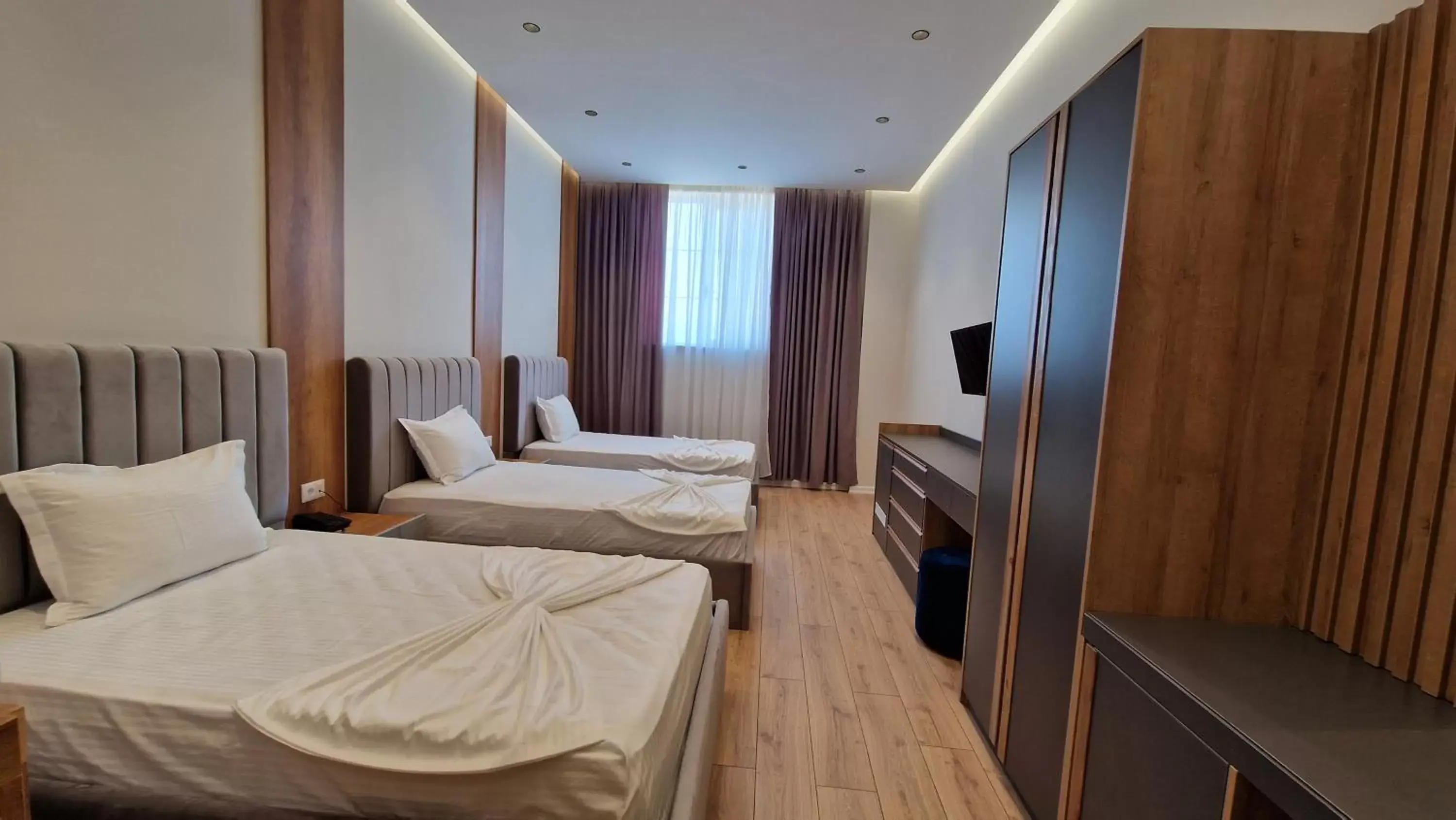 Comfort Triple Room in Hotel Colis Comfort Triple Room in Hotel Colis
