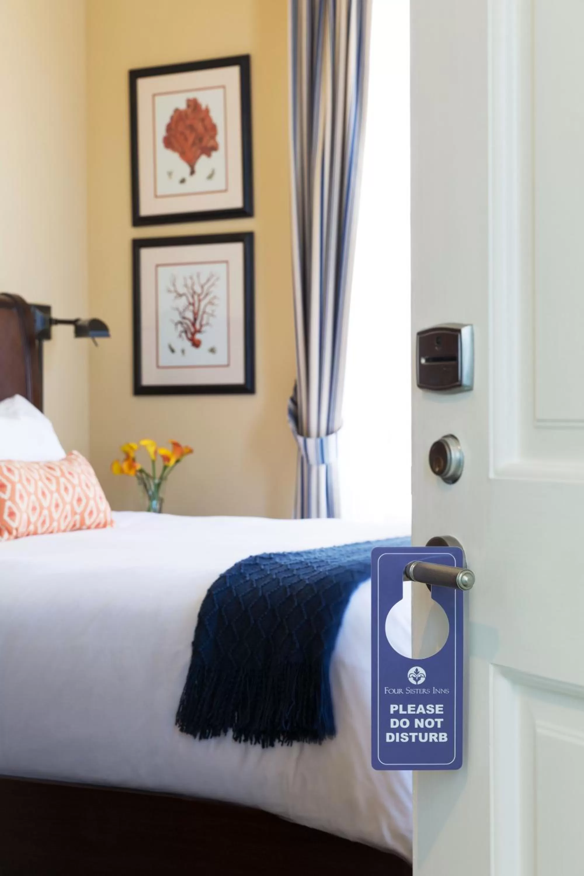 Bed in West Cliff Inn, A Four Sisters Inn