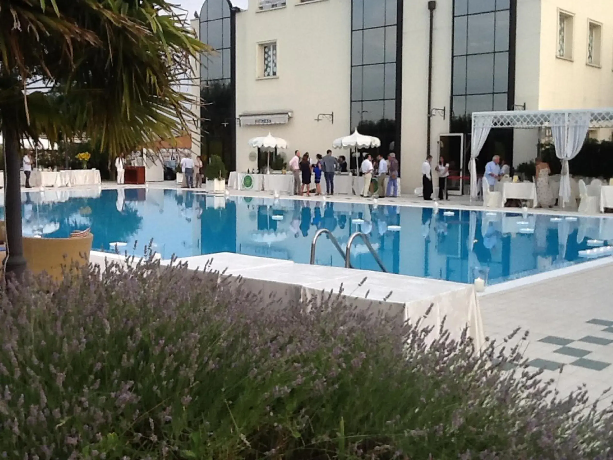 Facade/entrance, Swimming Pool in Zanhotel Centergross