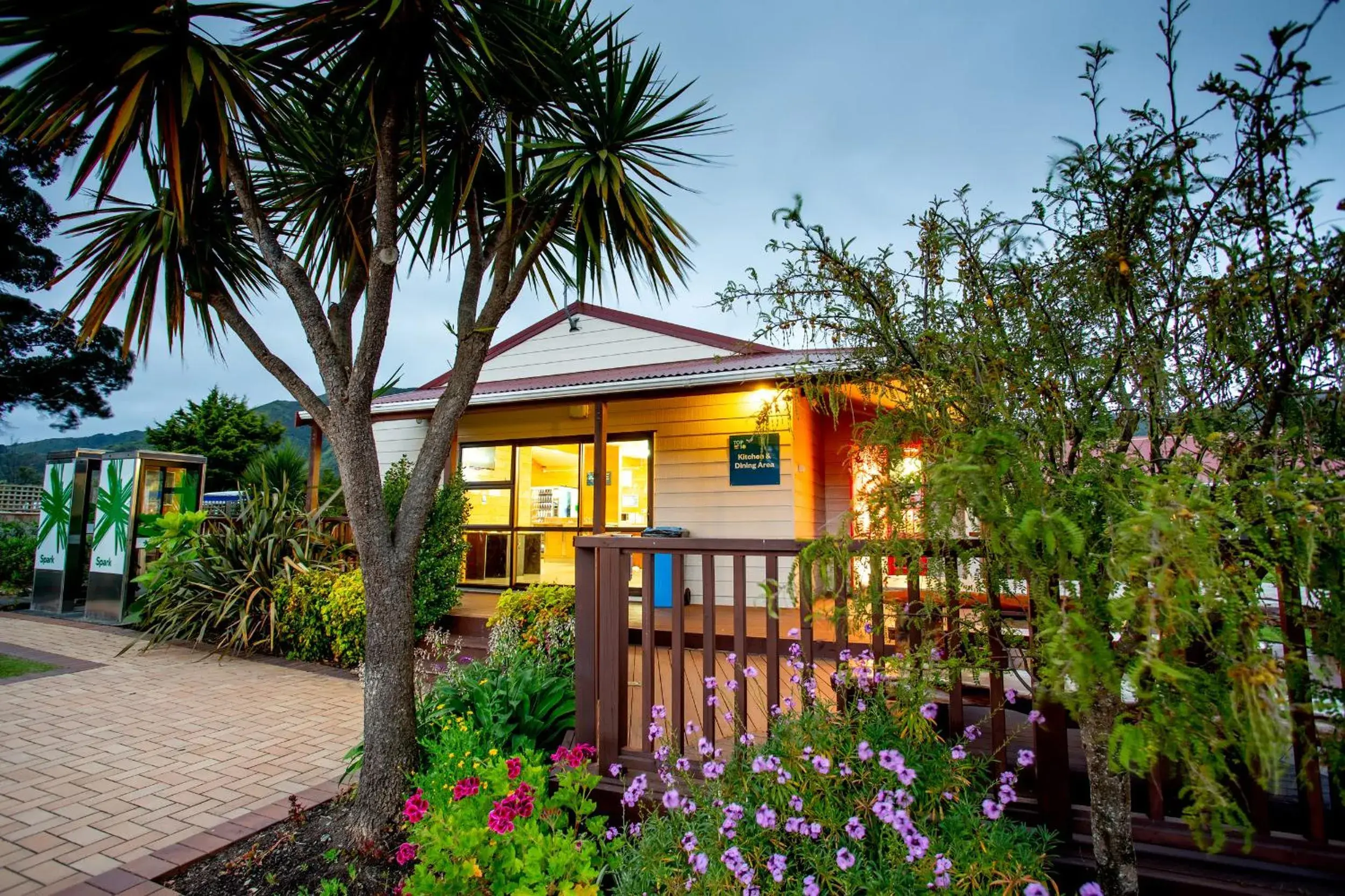 Communal kitchen, Property Building in Wellington TOP 10 Holiday Park