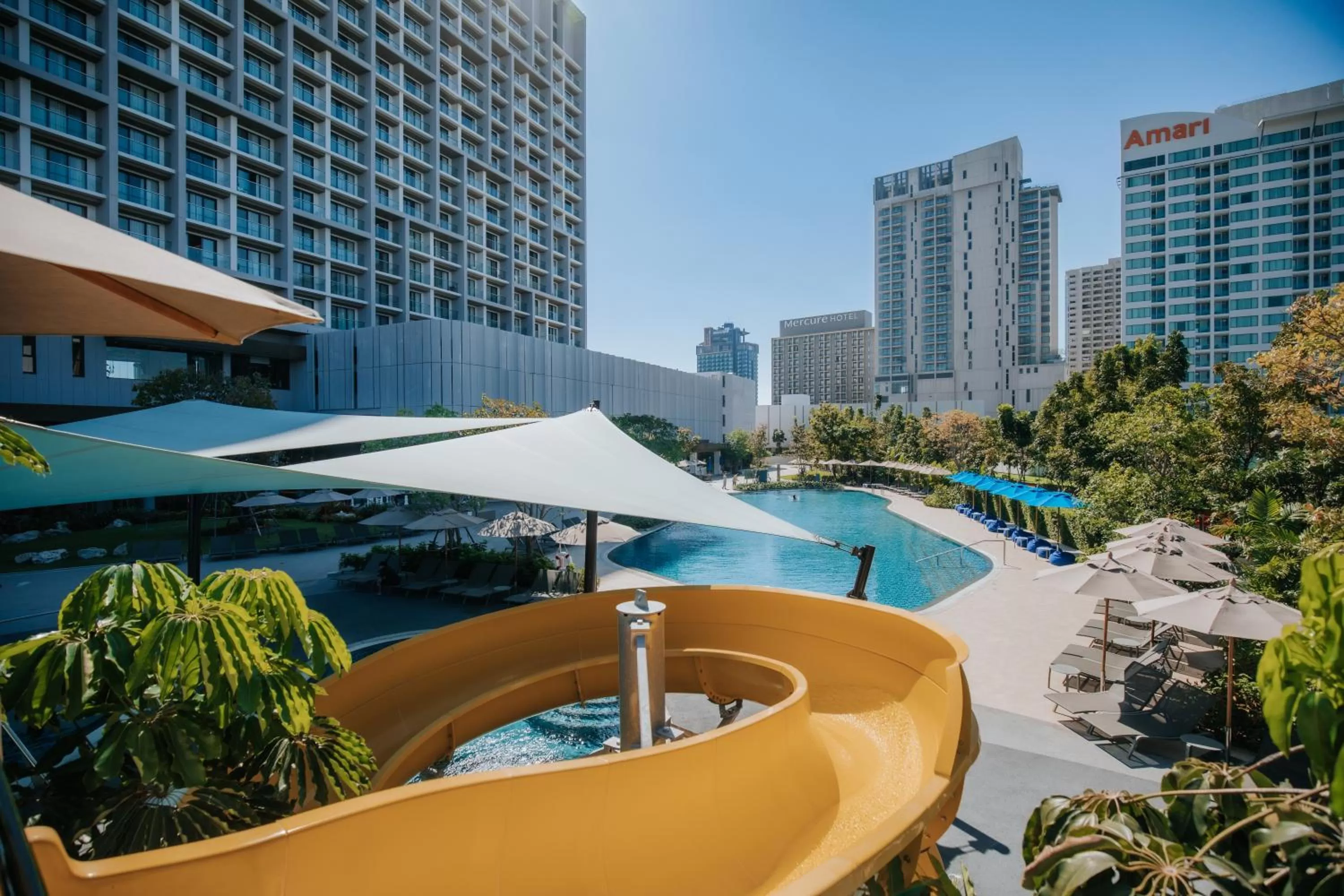 Swimming pool in OZO North Pattaya