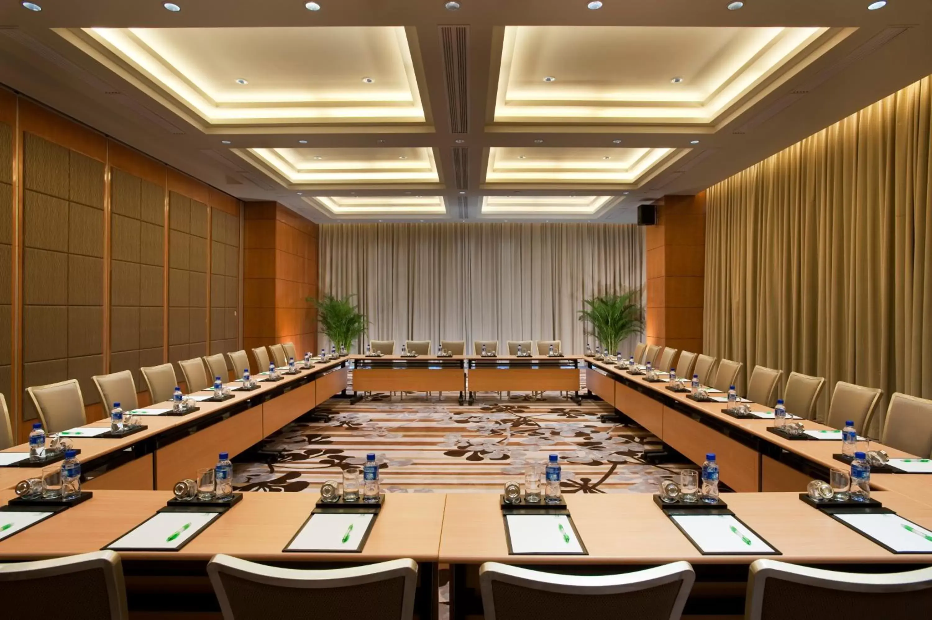 Meeting/conference room in Holiday Inn Tianjin Riverside, an IHG Hotel