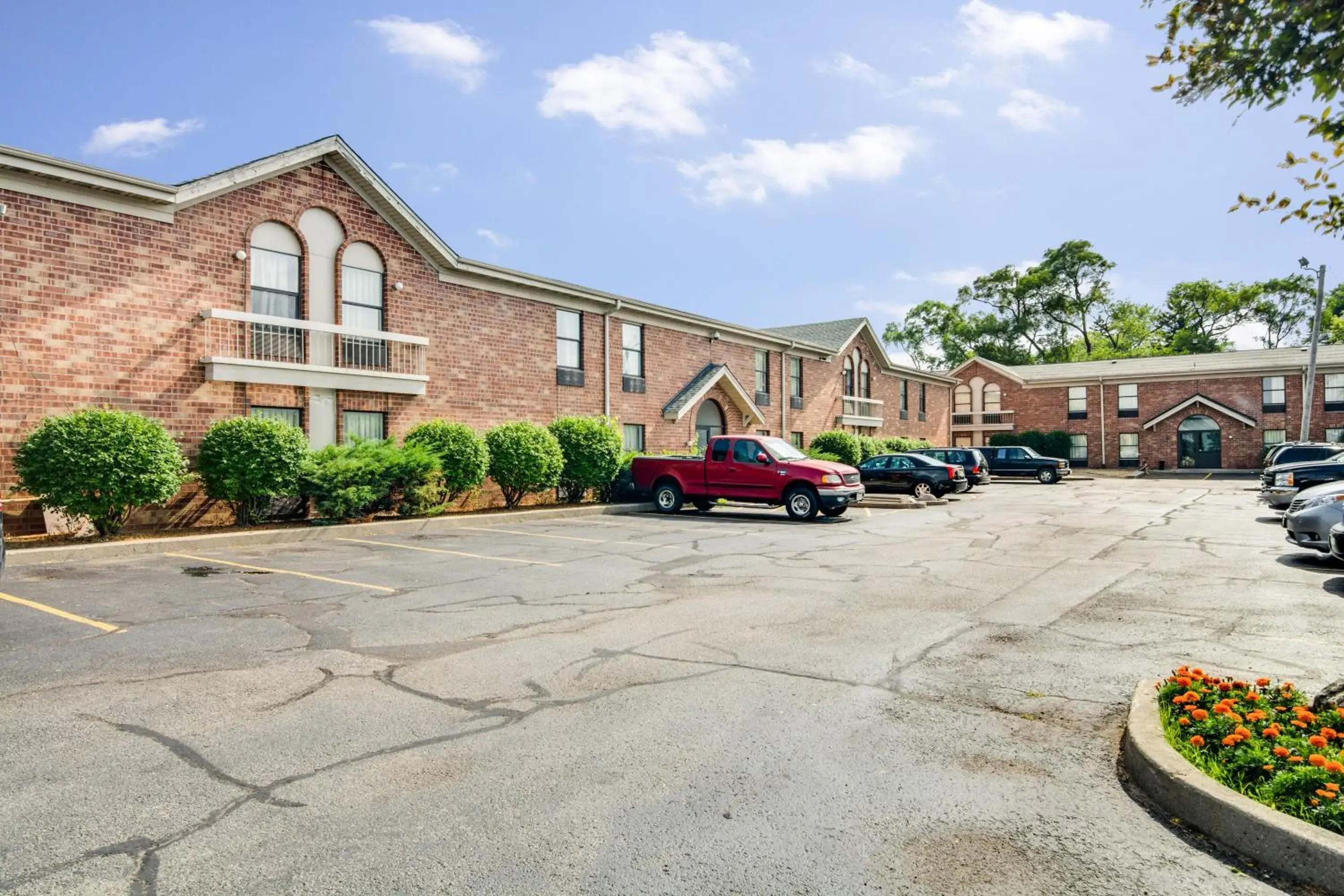 Facade/entrance, Property Building in Motel 6-Waukegan, IL