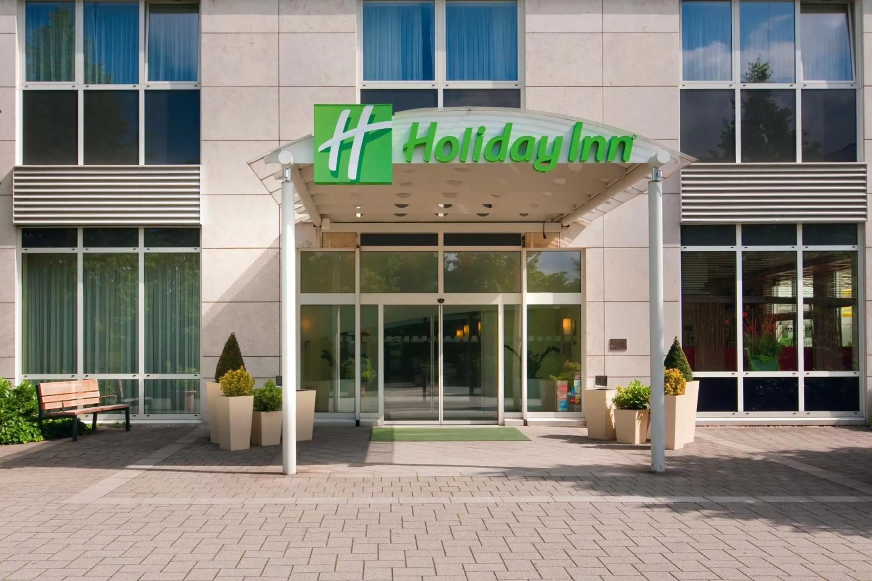 Property building in Holiday Inn Düsseldorf-Neuss by IHG Property building in Holiday Inn Düsseldorf-Neuss by IHG