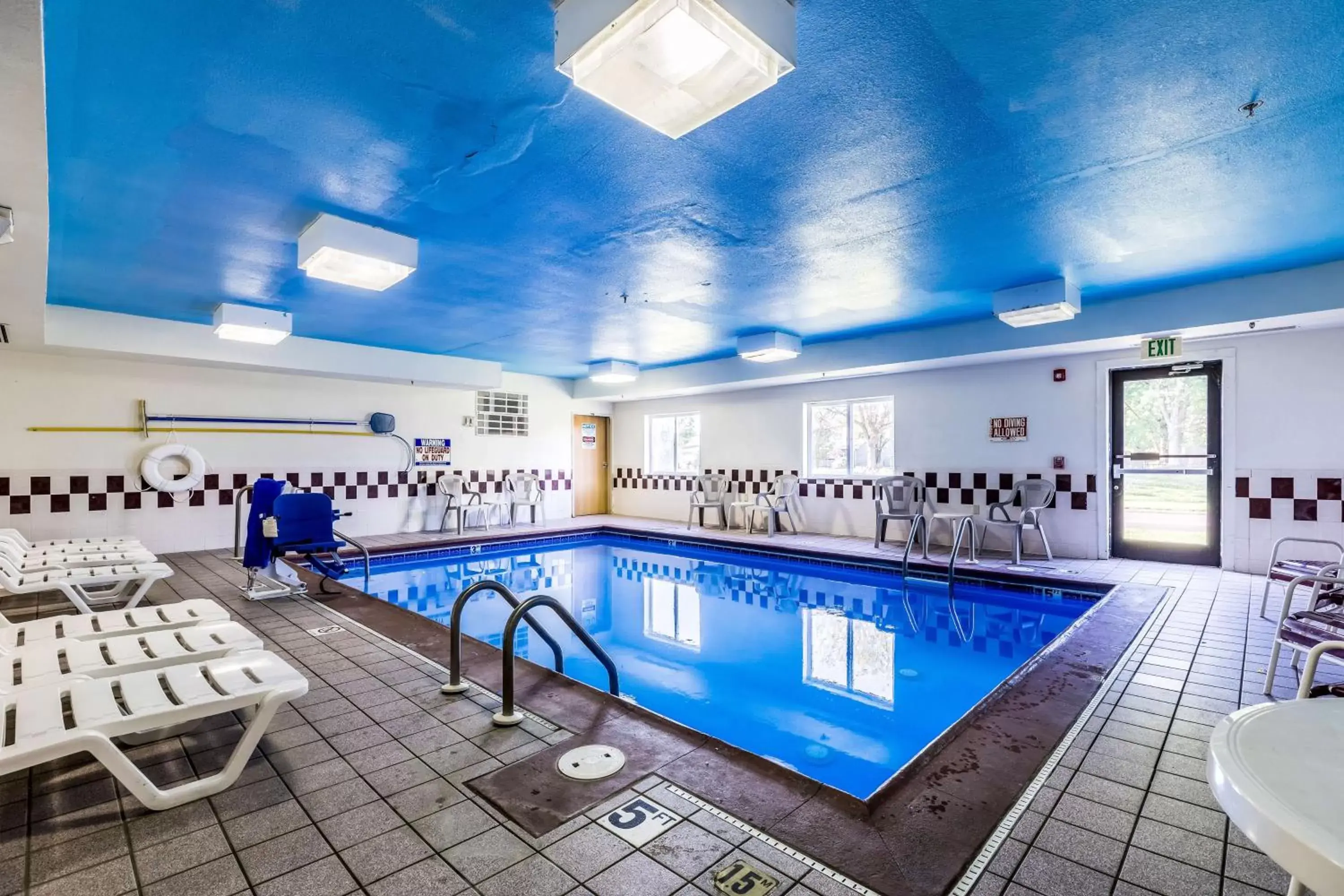 Pool view, Swimming Pool in Motel 6-Indianapolis, IN - Southport