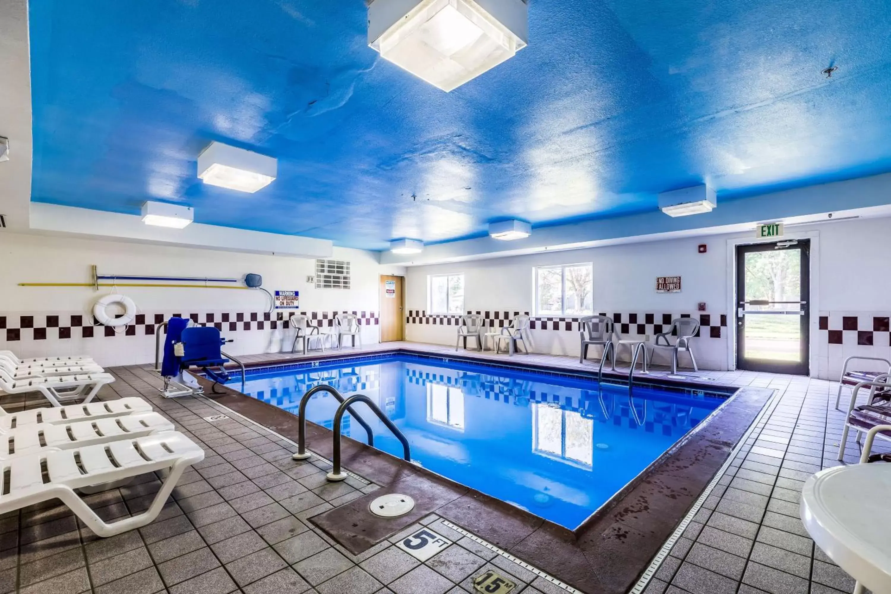 Pool view in Motel 6-Indianapolis, IN - Southport Pool view in Motel 6-Indianapolis, IN - Southport