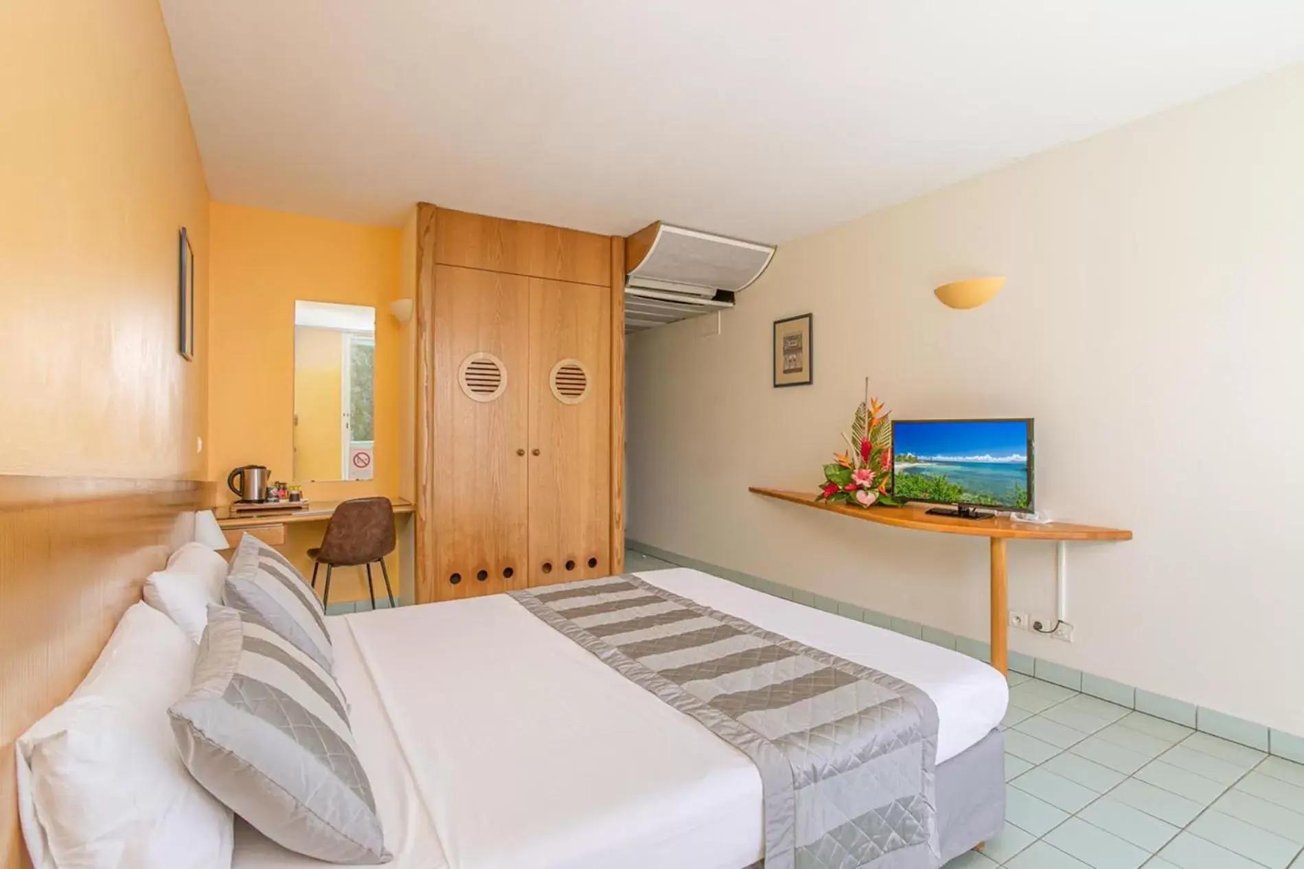 Photo of the whole room, Bed in Zenitude Hôtel Résidences Le Salako Photo of the whole room, Bed in Zenitude Hôtel Résidences Le Salako