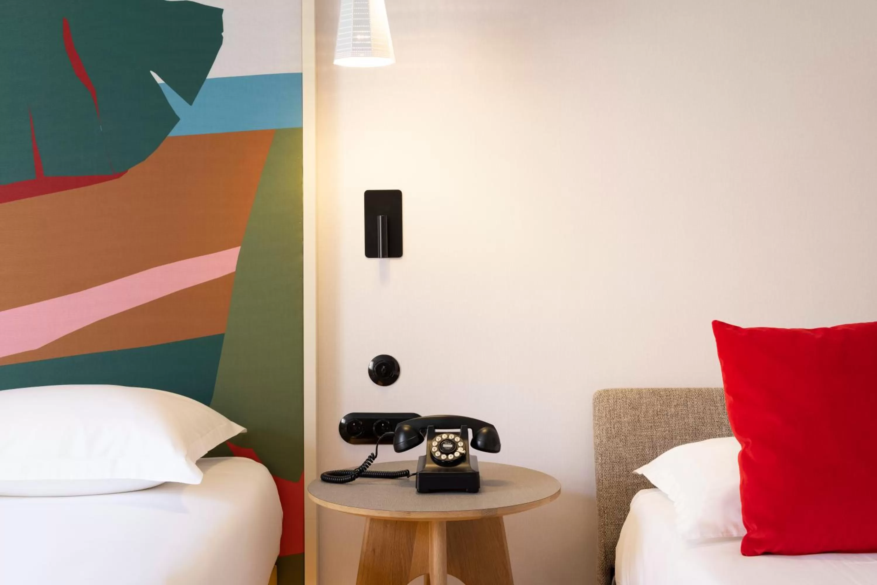 Bedroom, Bed in Hôtel De La Paix