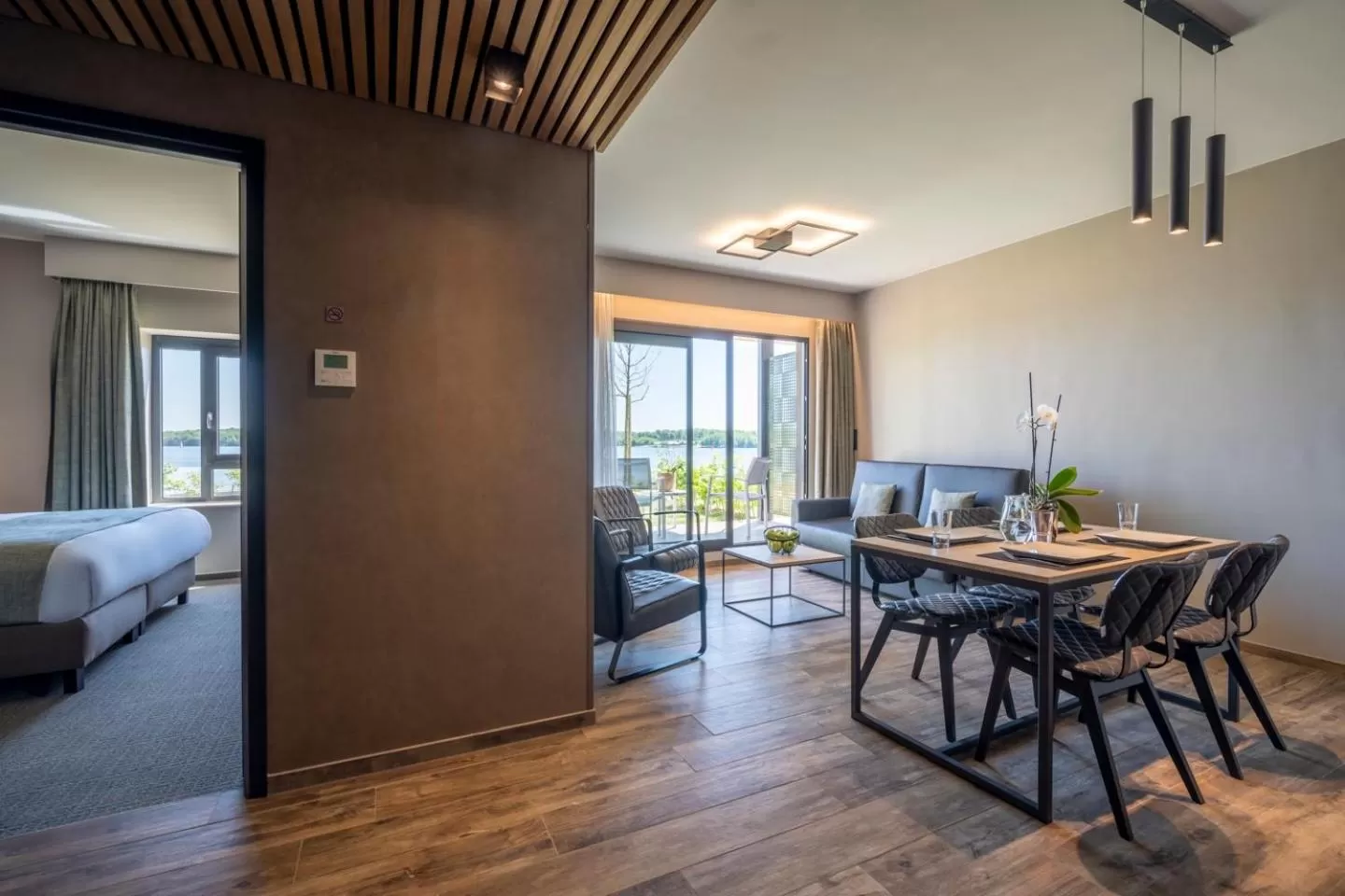 Seating area, Bed in Golden Lakes Hotel