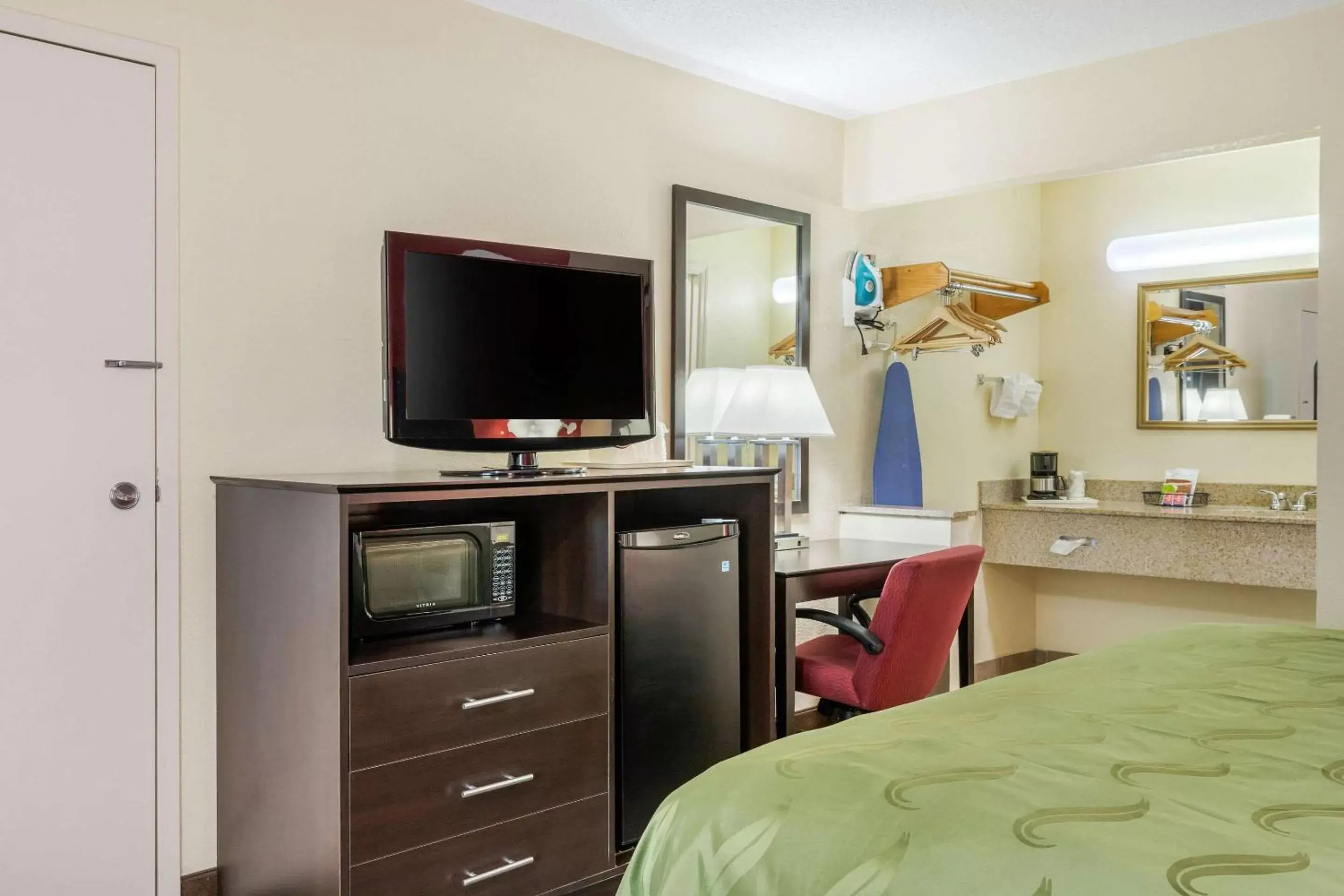 Photo of the whole room, TV/Entertainment Center in Quality Inn & Suites Lexington