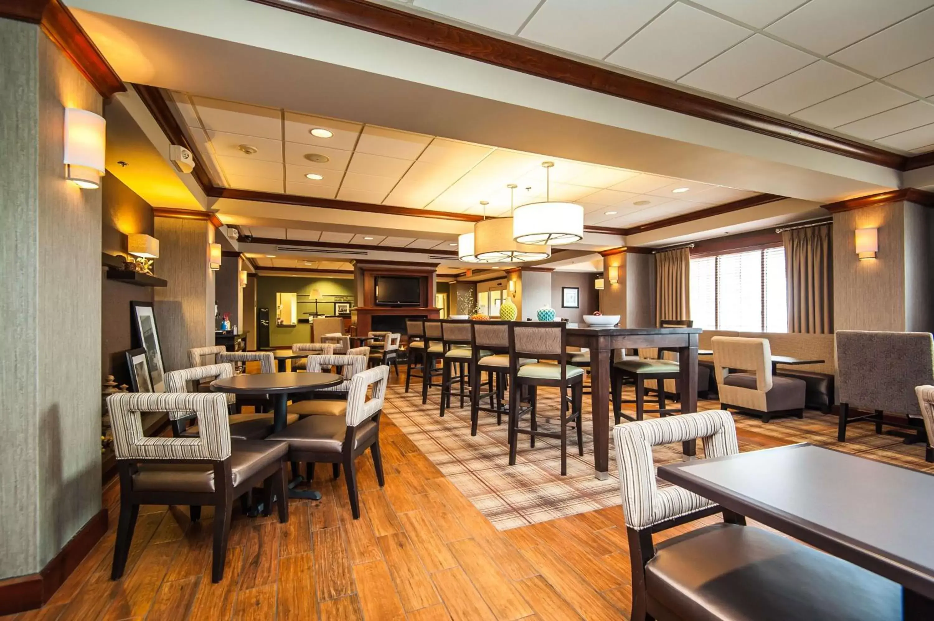 Dining area, Restaurant/Places to Eat in Hampton Inn South Kingstown - Newport Area