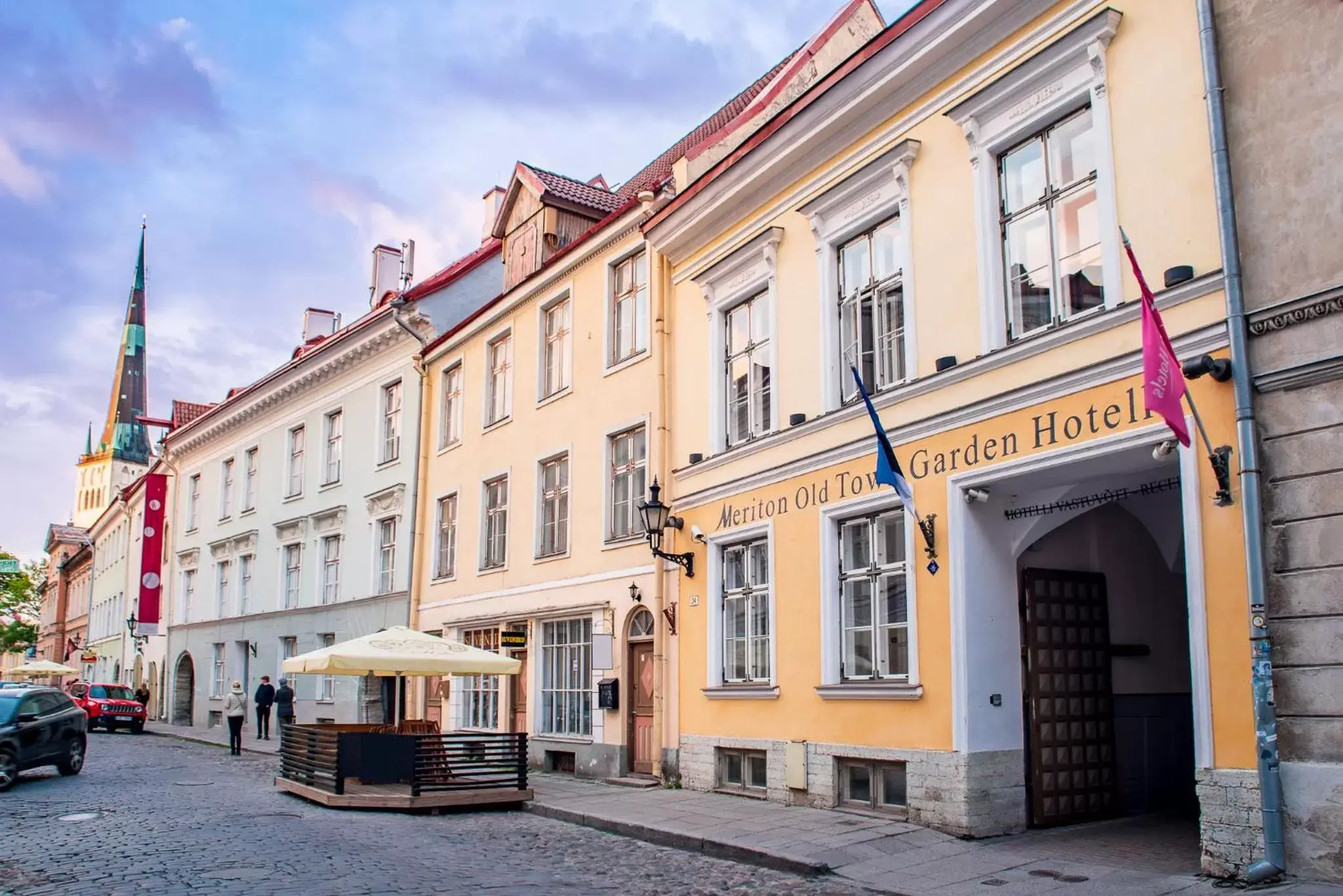 Facade/entrance, Property Building in Meriton Old Town Garden Hotel