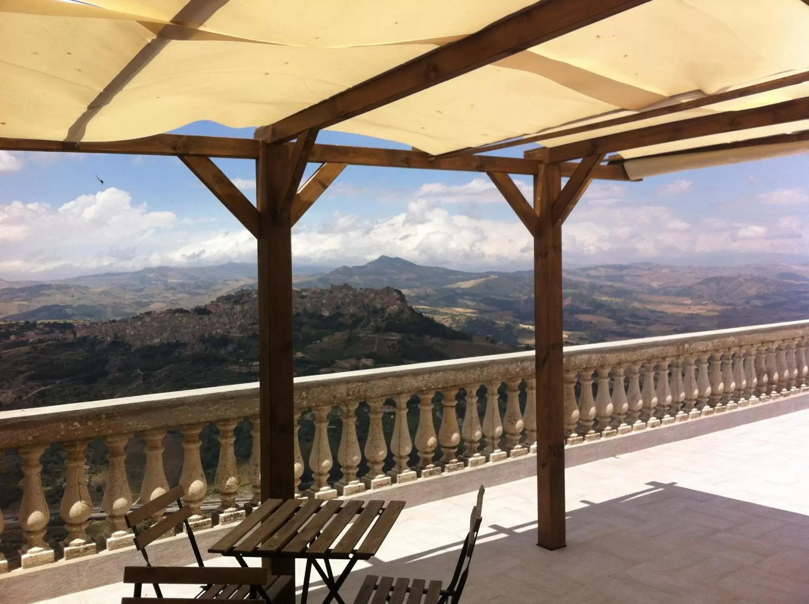 Patio, Mountain View in Enna Inn Centro