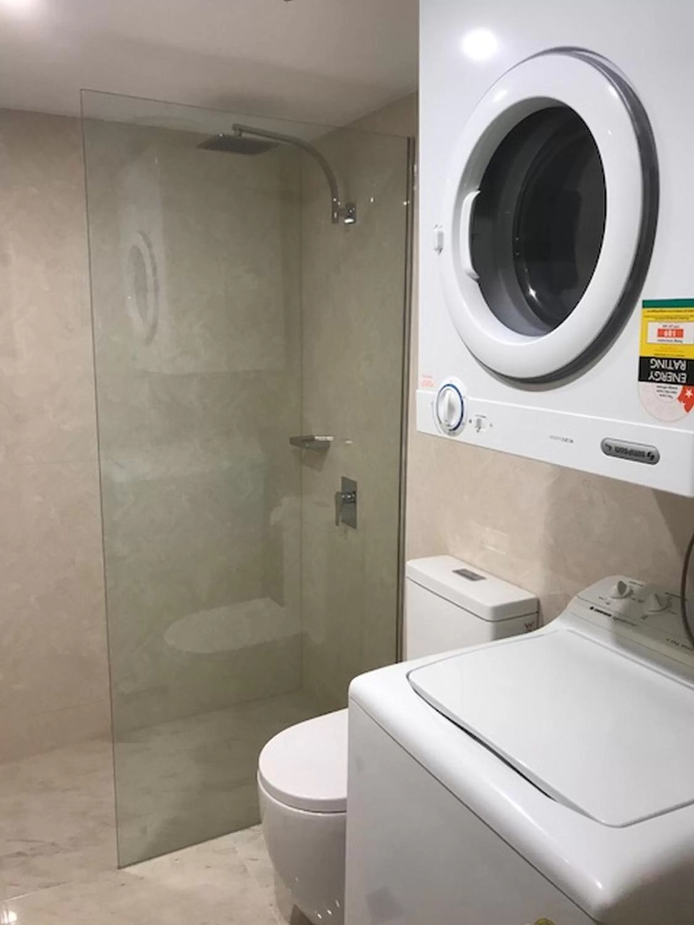 Bathroom in Canterbury International Hotel