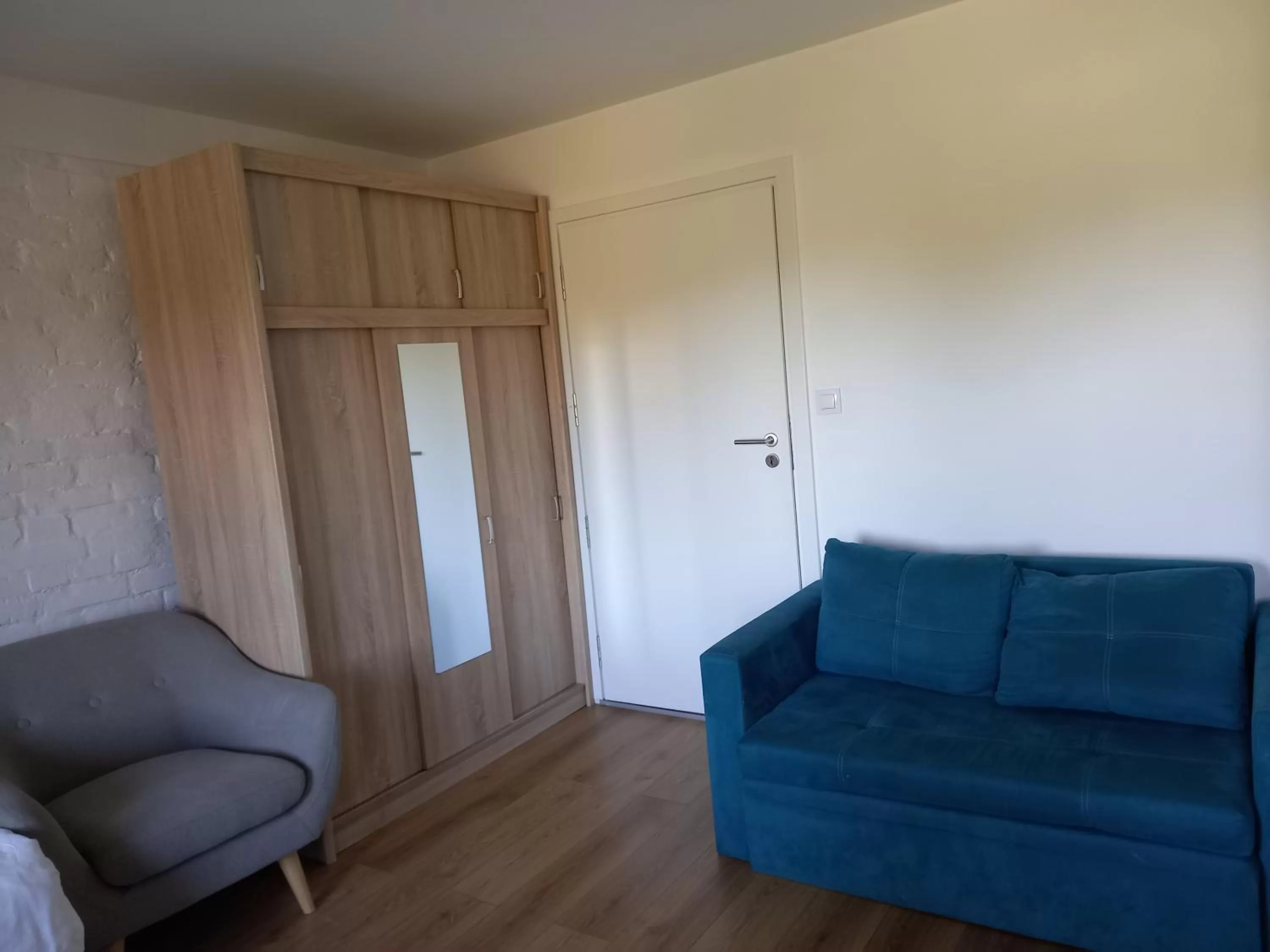 Living room in Leon's Rooms