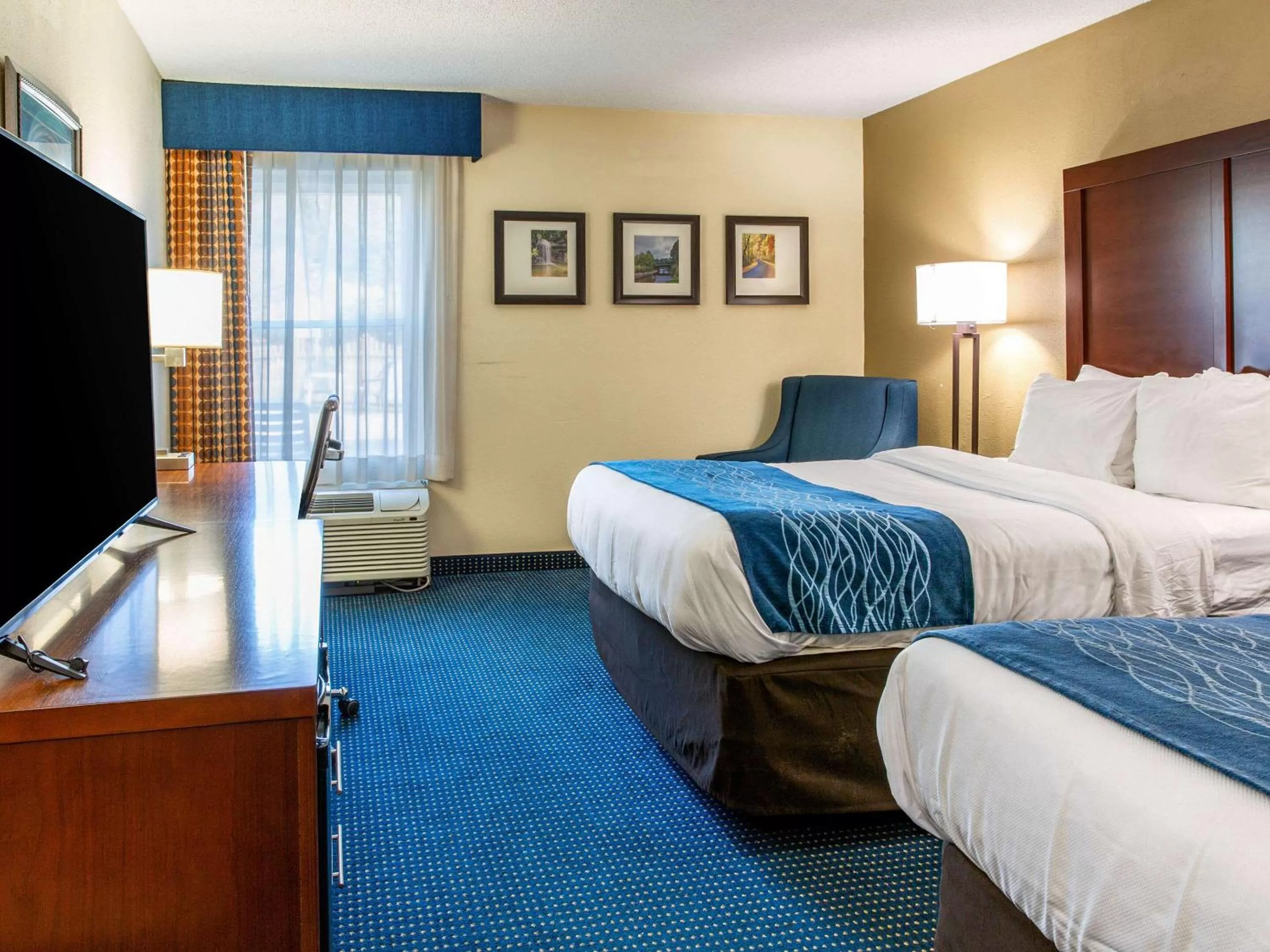 Bedroom, Bed in Comfort Inn Piketon near Fairgrounds