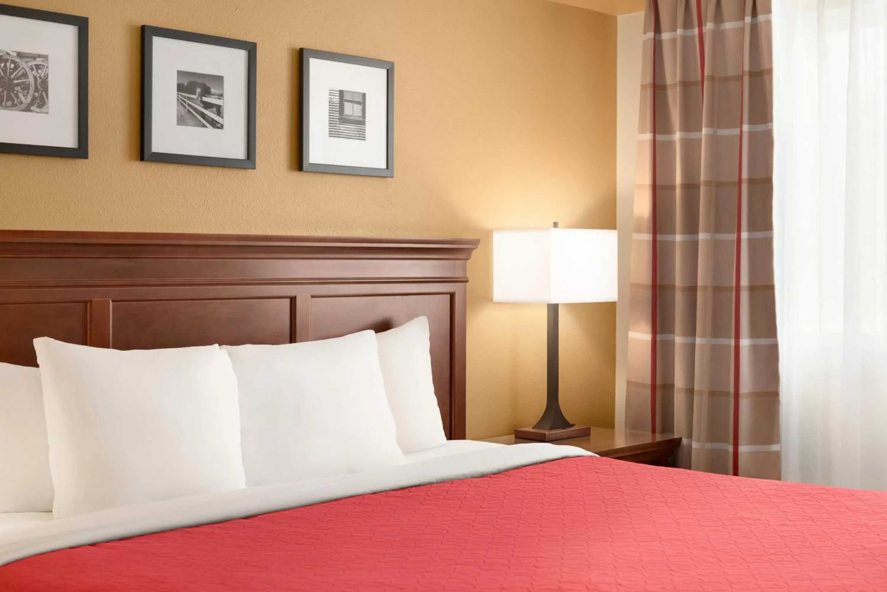 Bedroom, Bed in Country Inn & Suites by Radisson, Saskatoon, SK