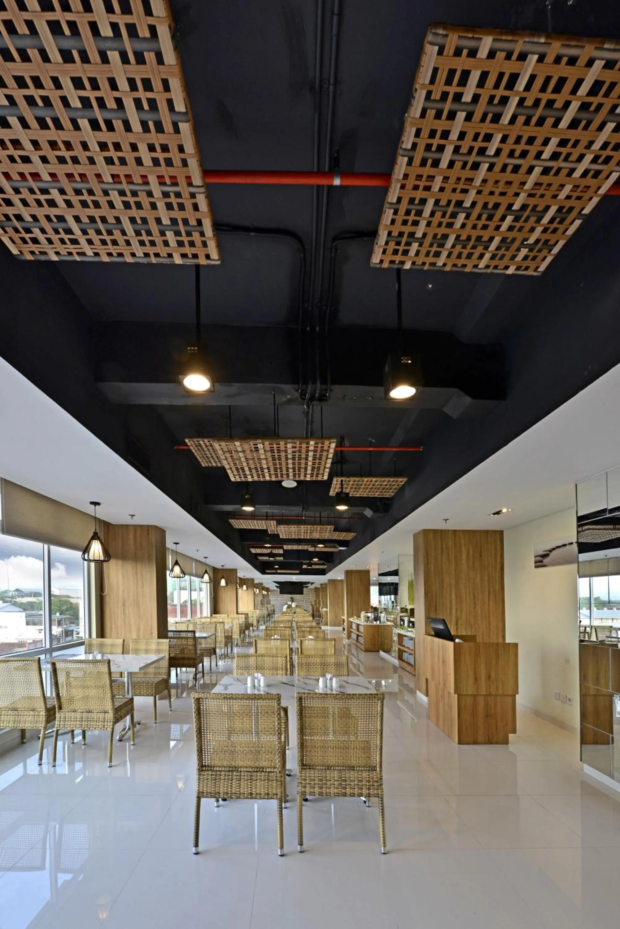 Restaurant/places to eat in Whiz Prime Hotel Basuki Rahmat Malang