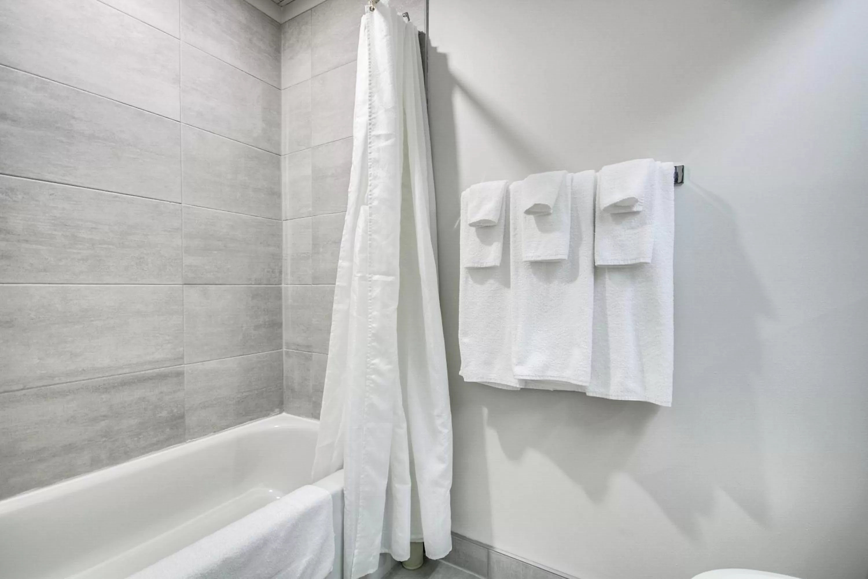 Bathroom in Hôtel Marineau Shawinigan