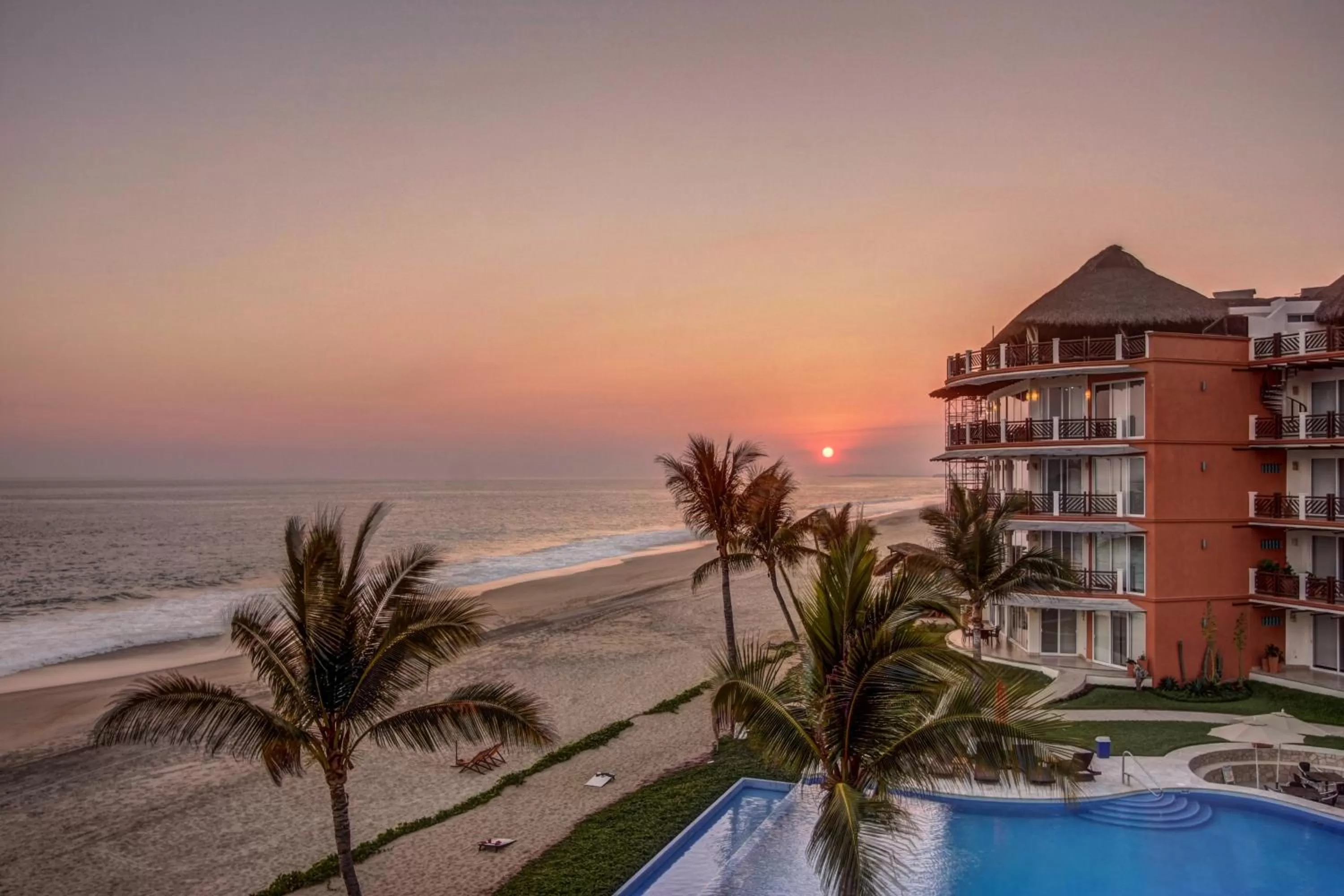 Swimming pool in Vivo Resorts