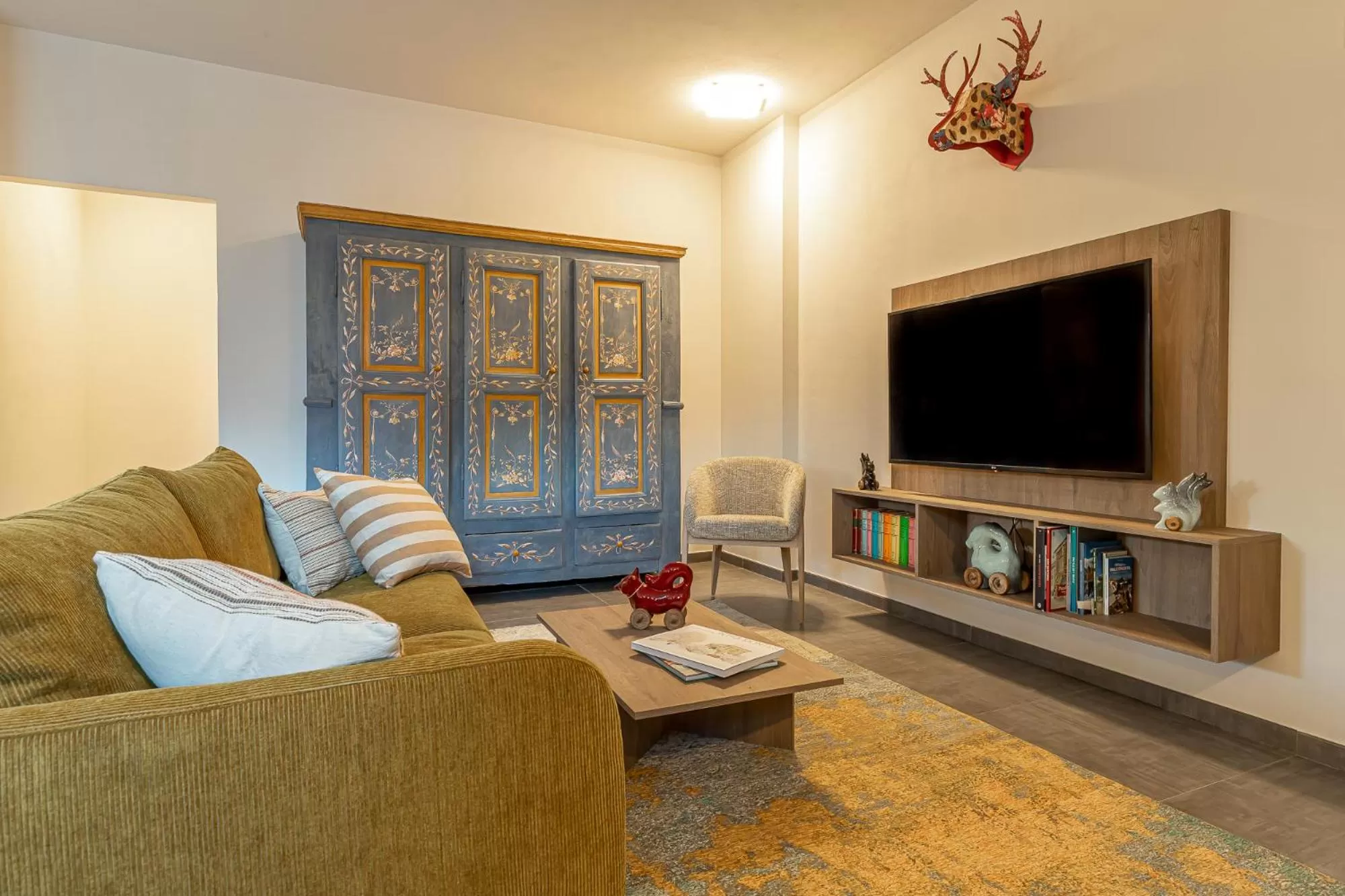 Communal lounge/ TV room in Hotel Mon Émile