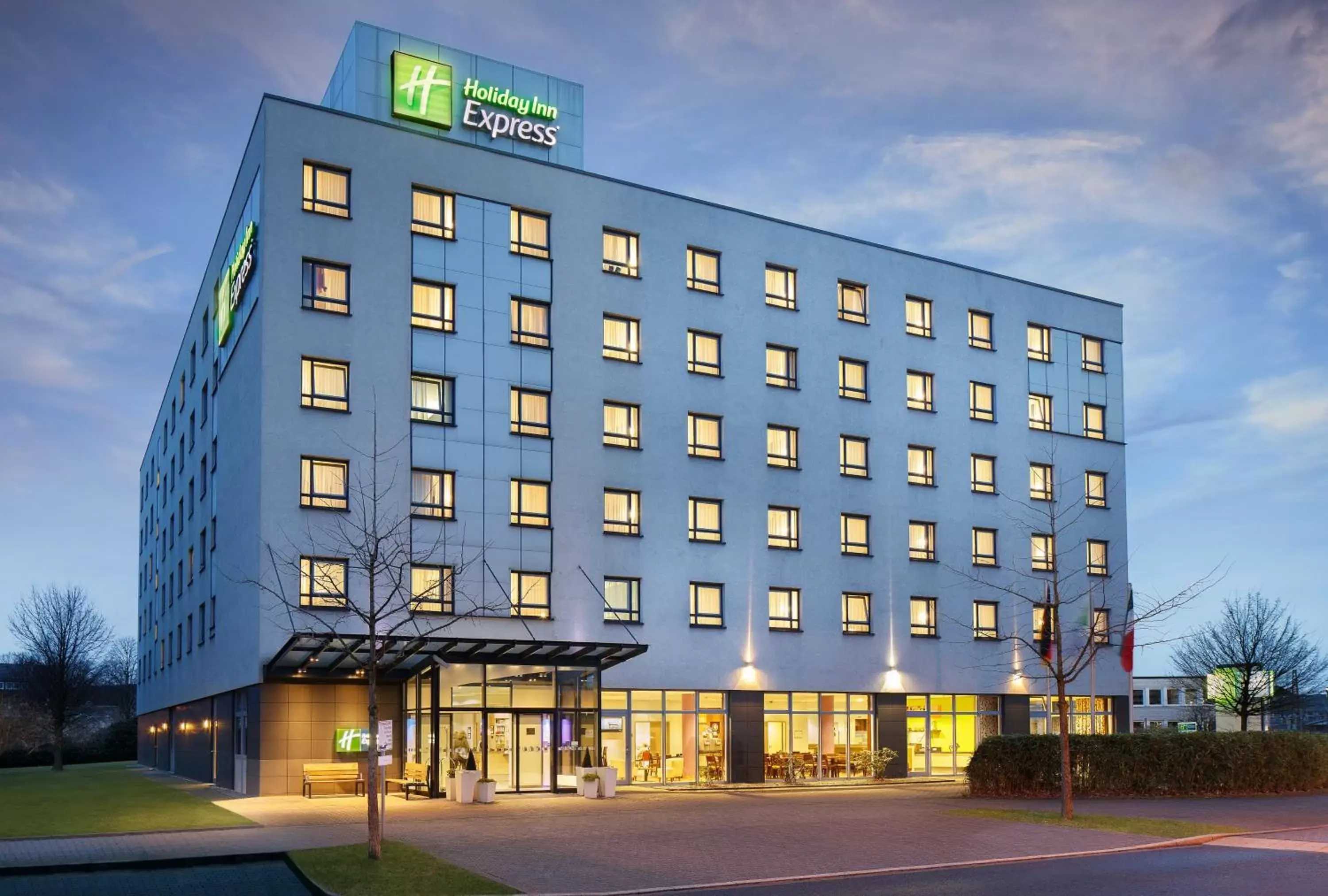 Property Building in Holiday Inn Express Duesseldorf City Nord, an IHG Hotel