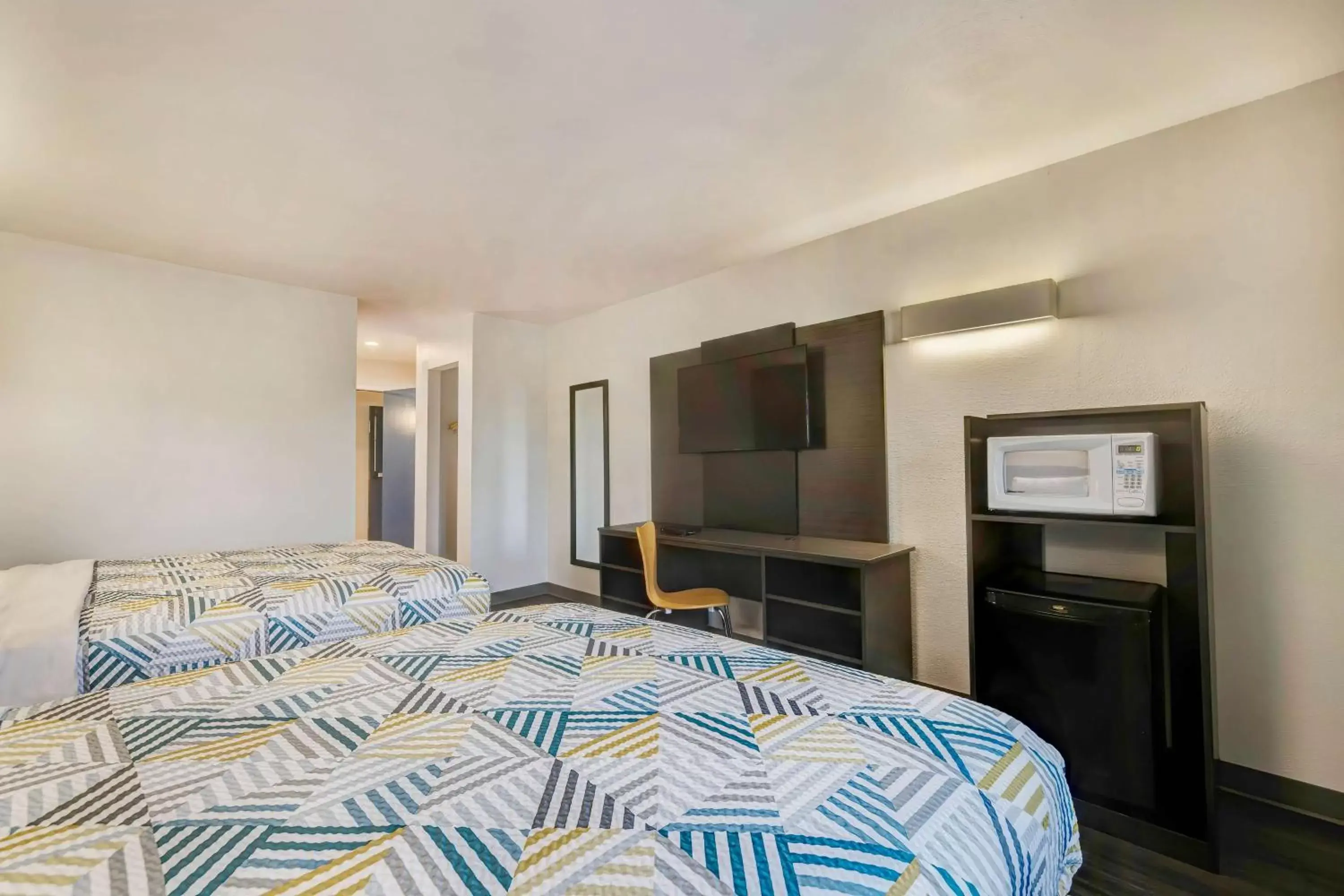 Bedroom, Bed in Motel 6-Mesquite, TX - Balch Springs