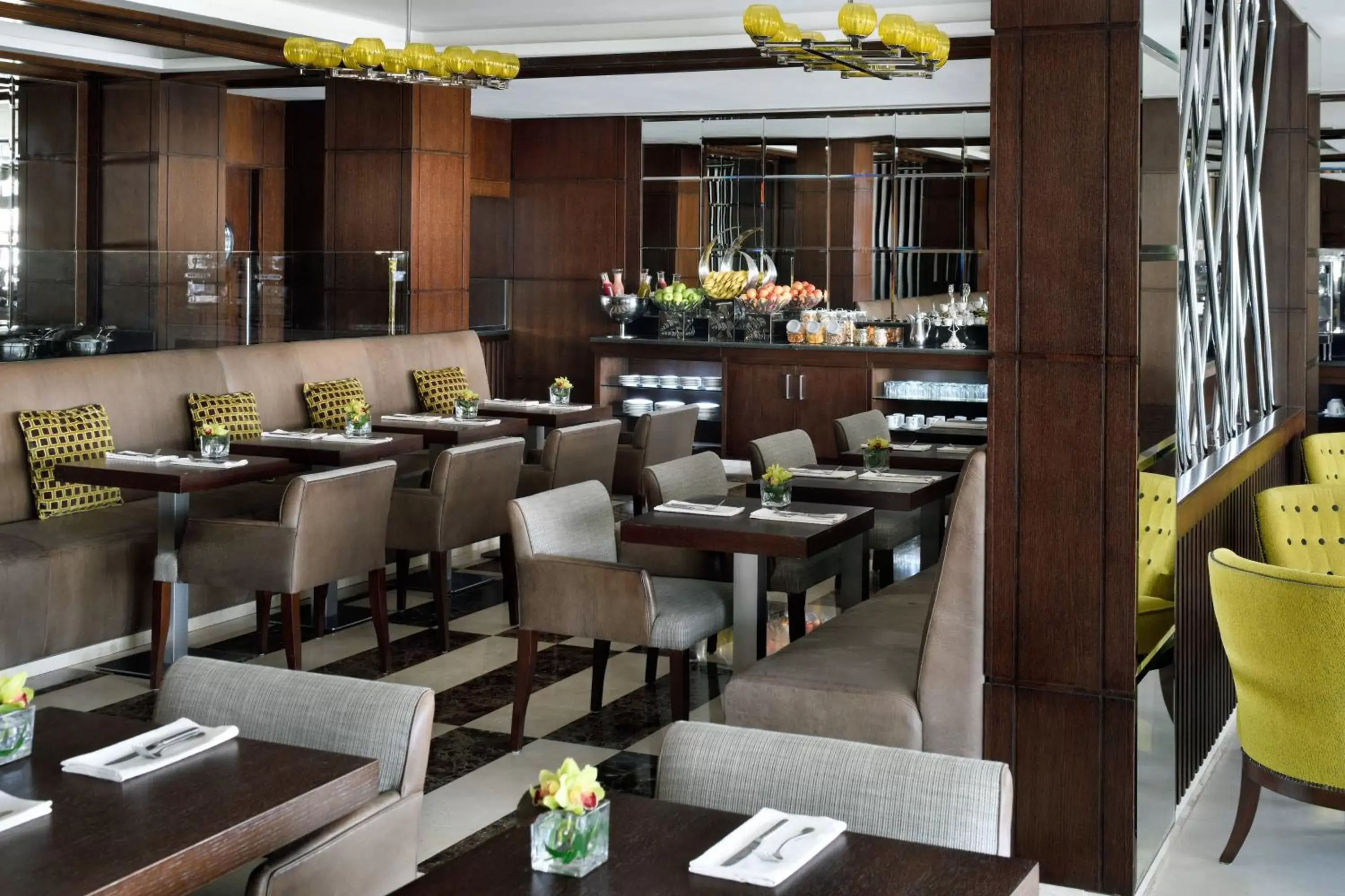 Lounge or bar, Restaurant/Places to Eat in Riyadh Marriott Hotel