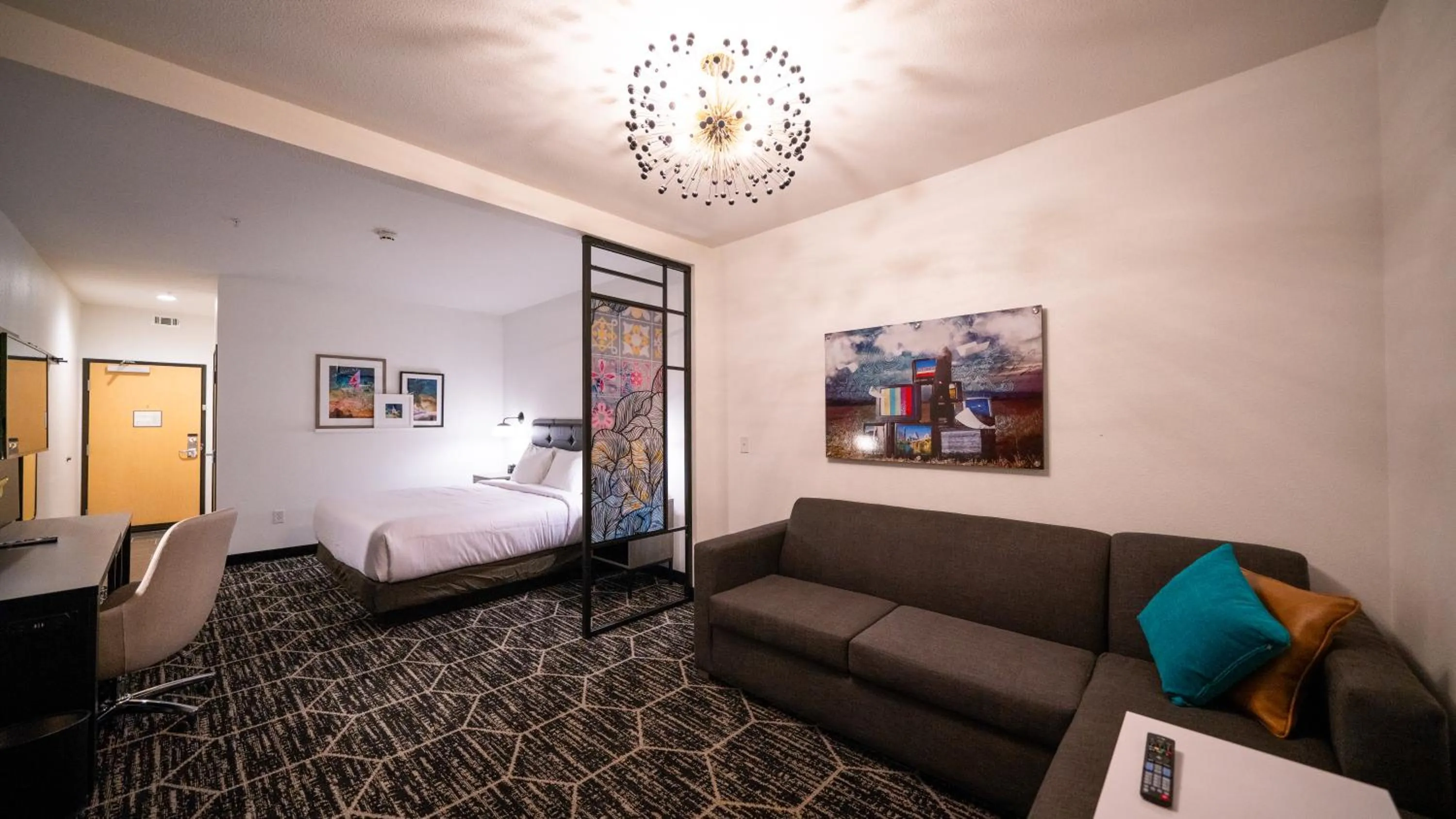 Bedroom, Bed in La Quinta Inn & Suites by Wyndham Austin Parmer Tech Ridge