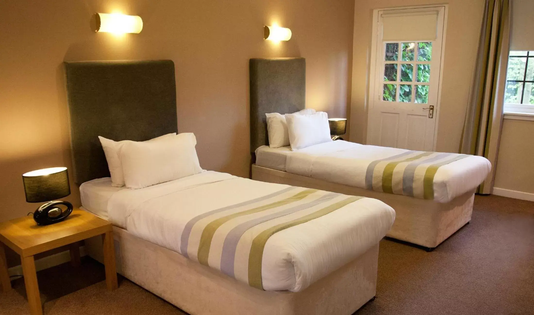 Bedroom, Bed in Castlecary House Hotel