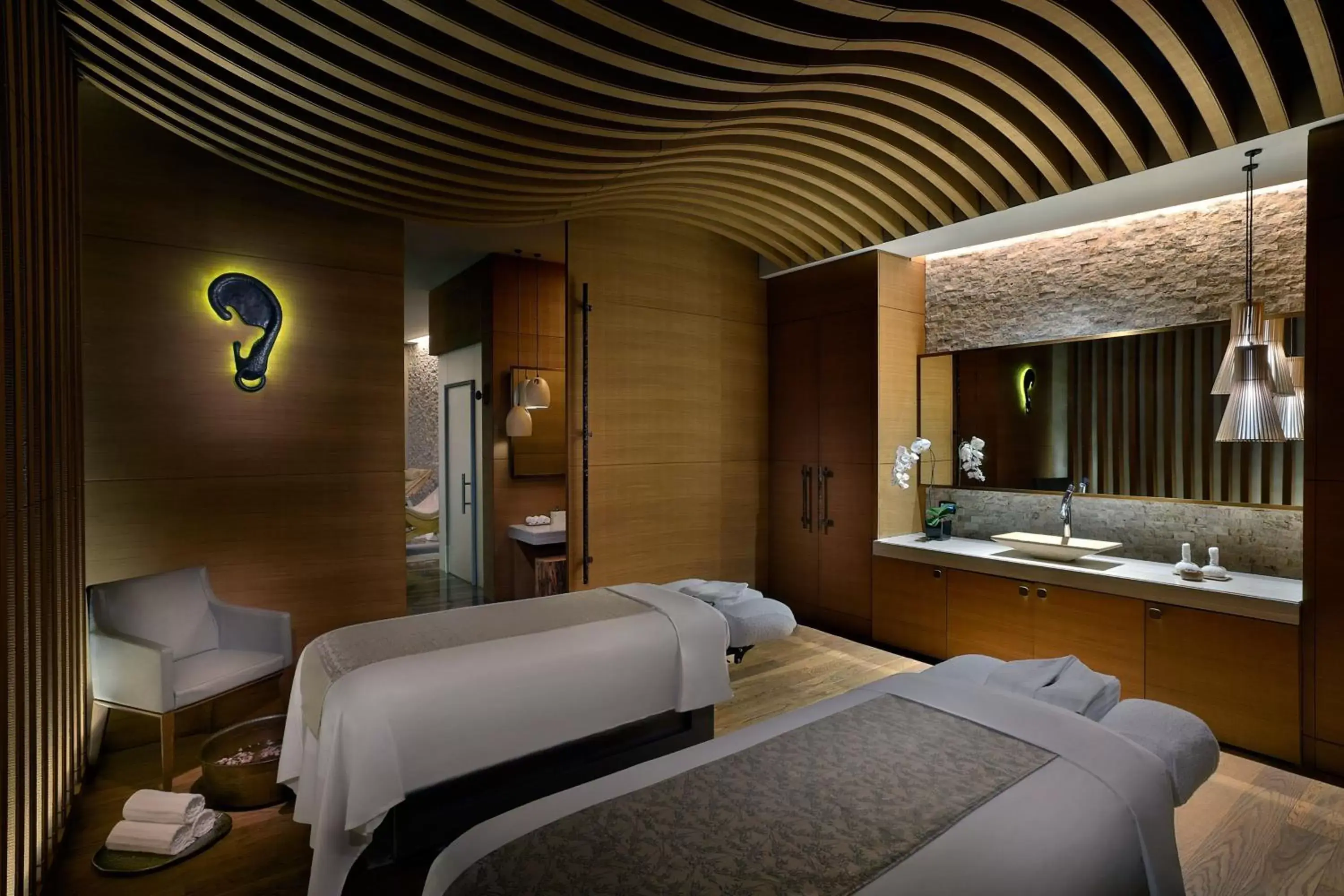 Spa and wellness centre/facilities, Bed in The St Regis Downtown Dubai