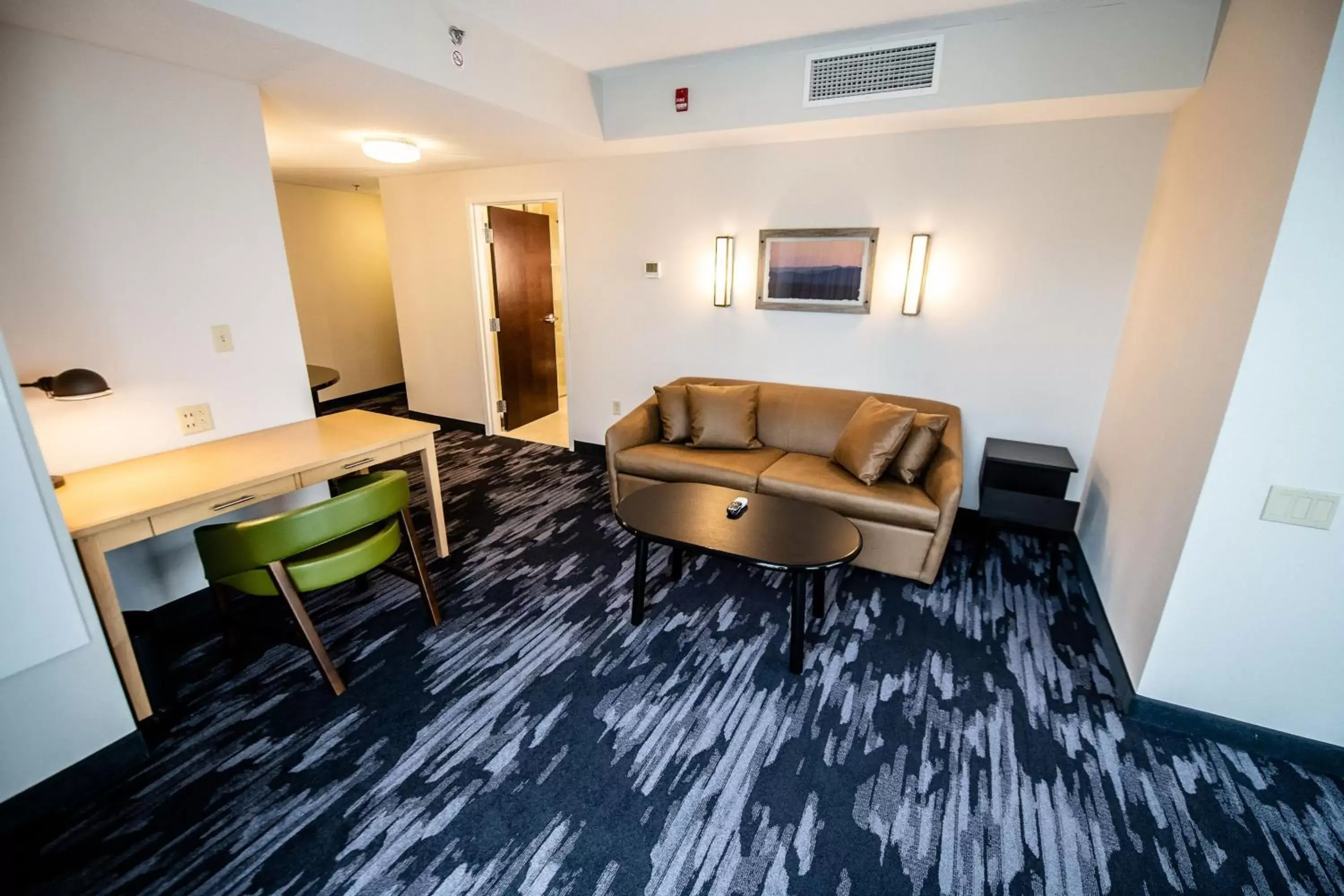 Living room, Seating Area in Fairfield by Marriott Inn & Suites Washington Casino Area