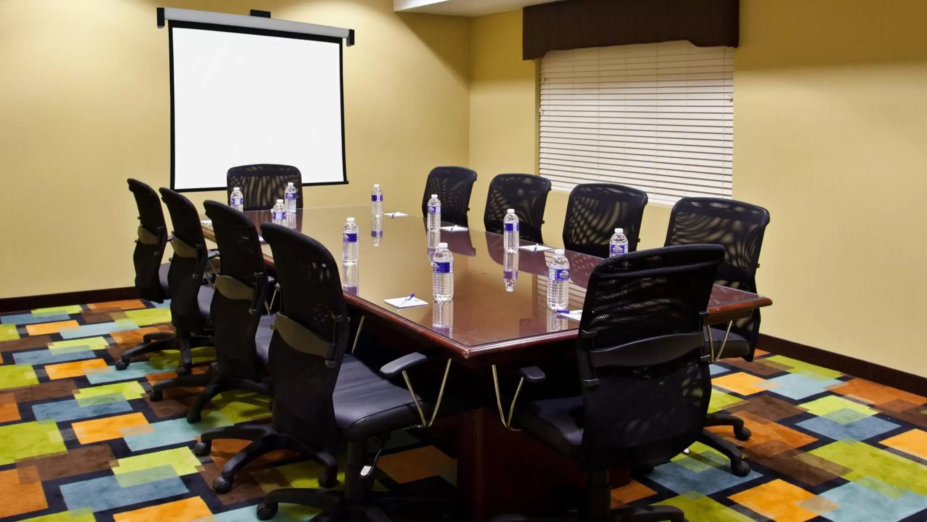 Meeting/conference room in Holiday Inn Express Grove City - Premium Outlet Mall, an IHG Hotel