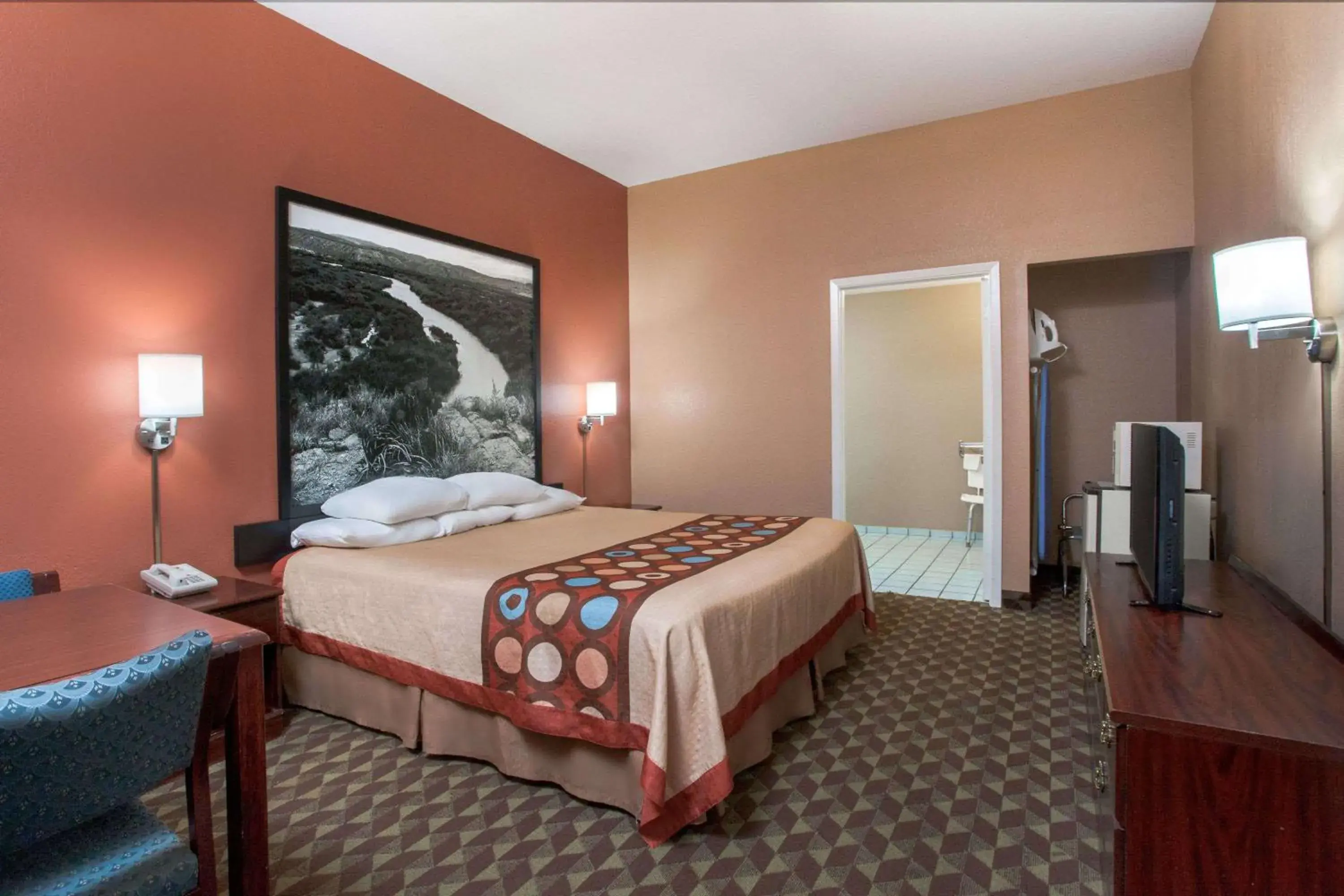 Photo of the whole room, Bed in Super 8 by Wyndham Bastrop TX