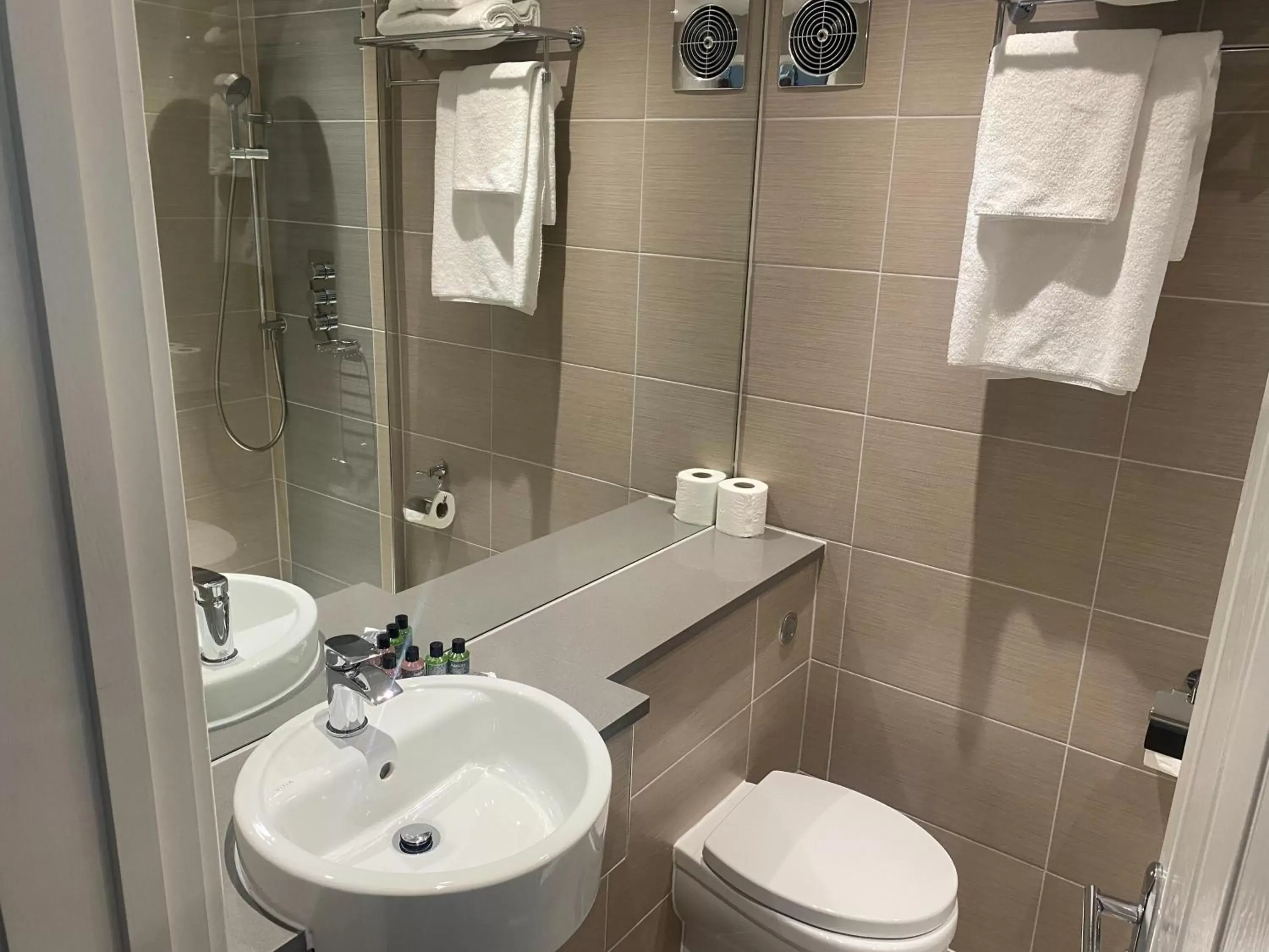 Bathroom in Best Western Heronston Hotel & Spa